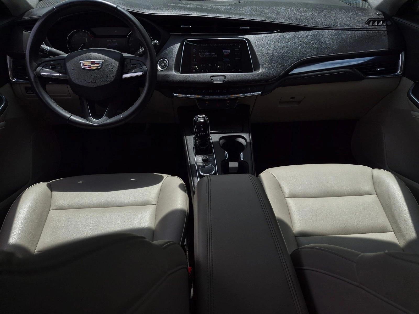 Thumbnail: 2023 Cadillac XT4 - 3
