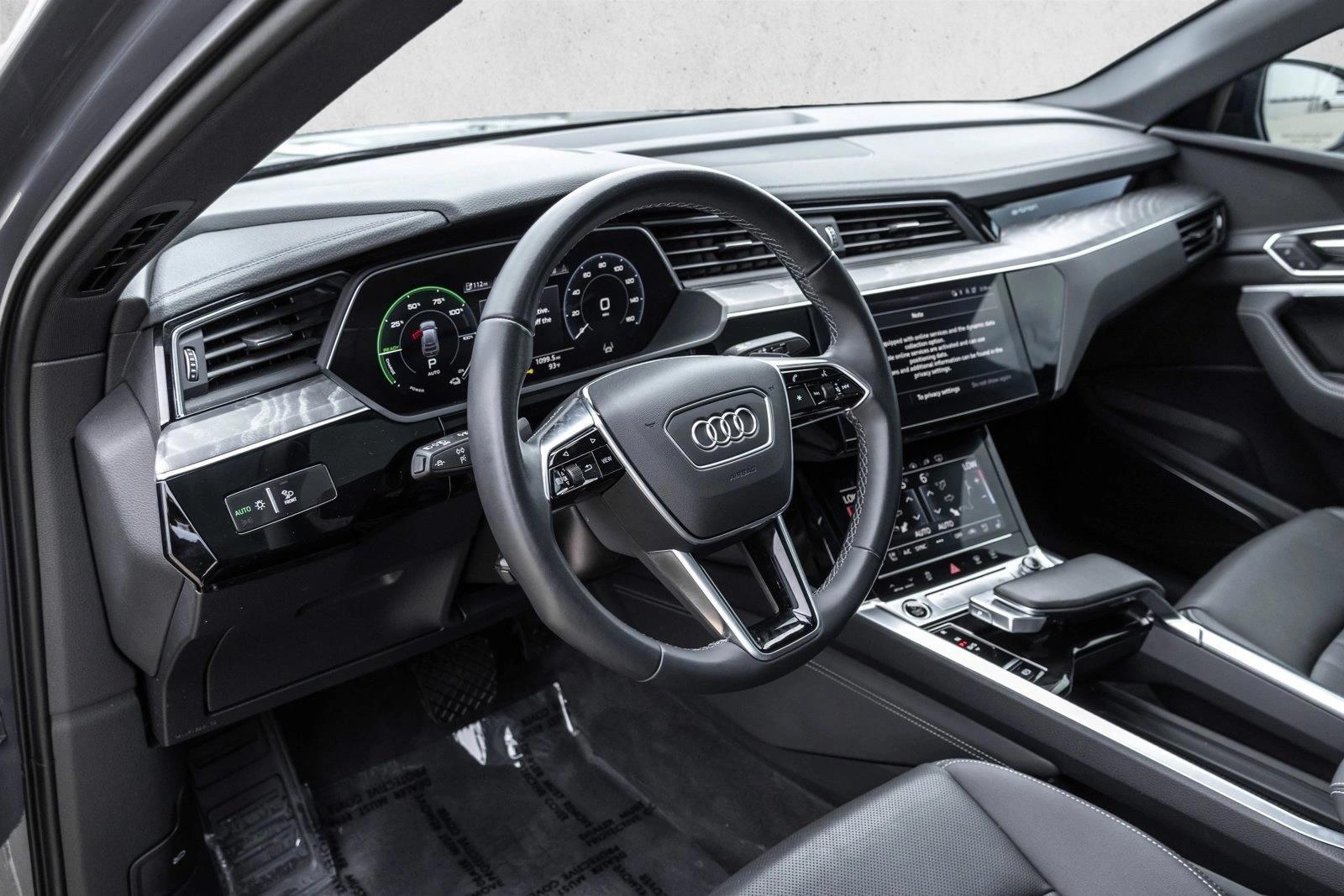 Thumbnail: 2024 Audi Q8 e-tron - 3
