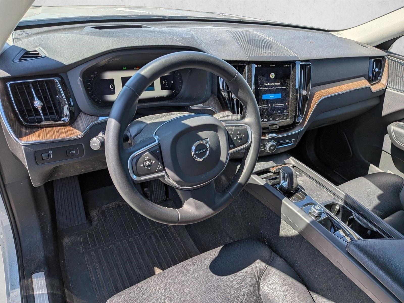 Thumbnail: 2022 Volvo XC60 - 3