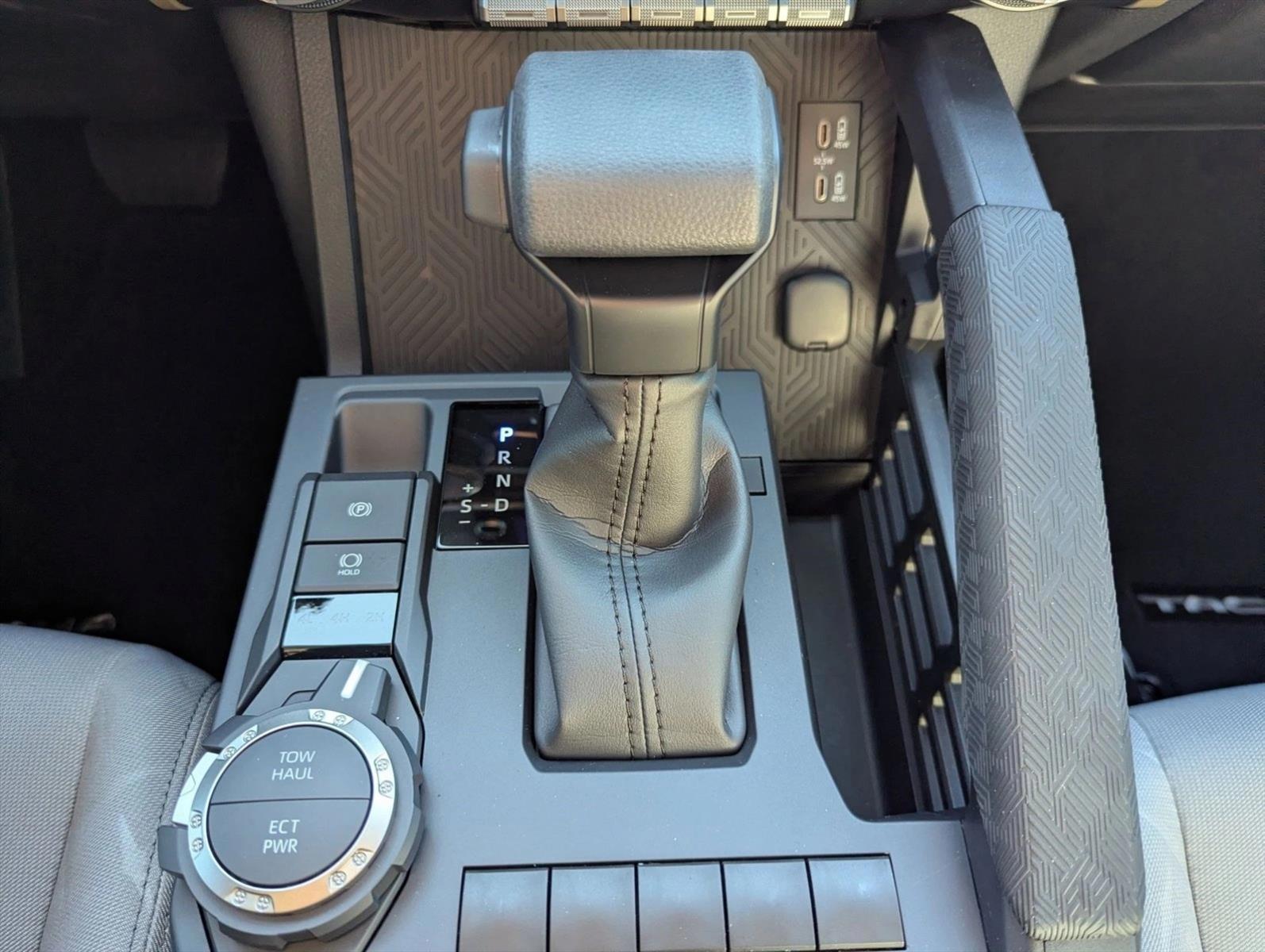 2025 Toyota Tacoma SR5 - Photo 15