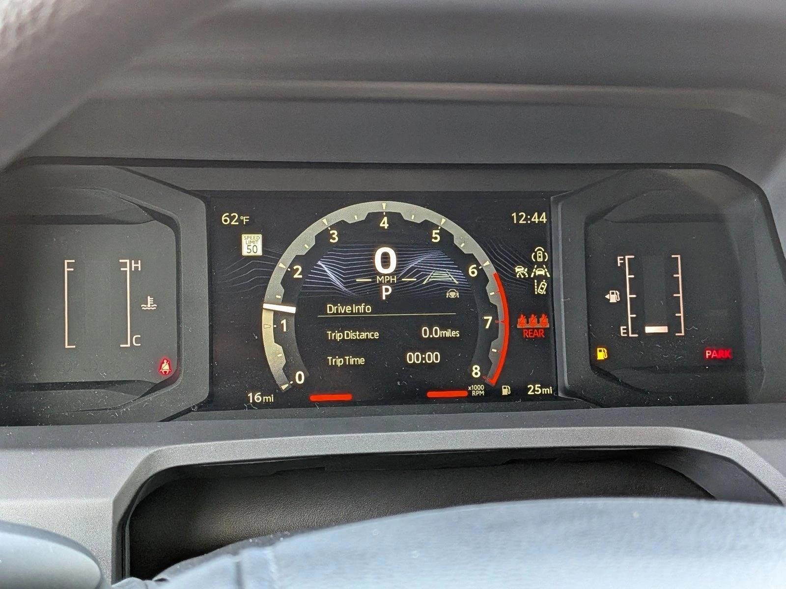 2025 Toyota Tacoma SR5 - Photo 10