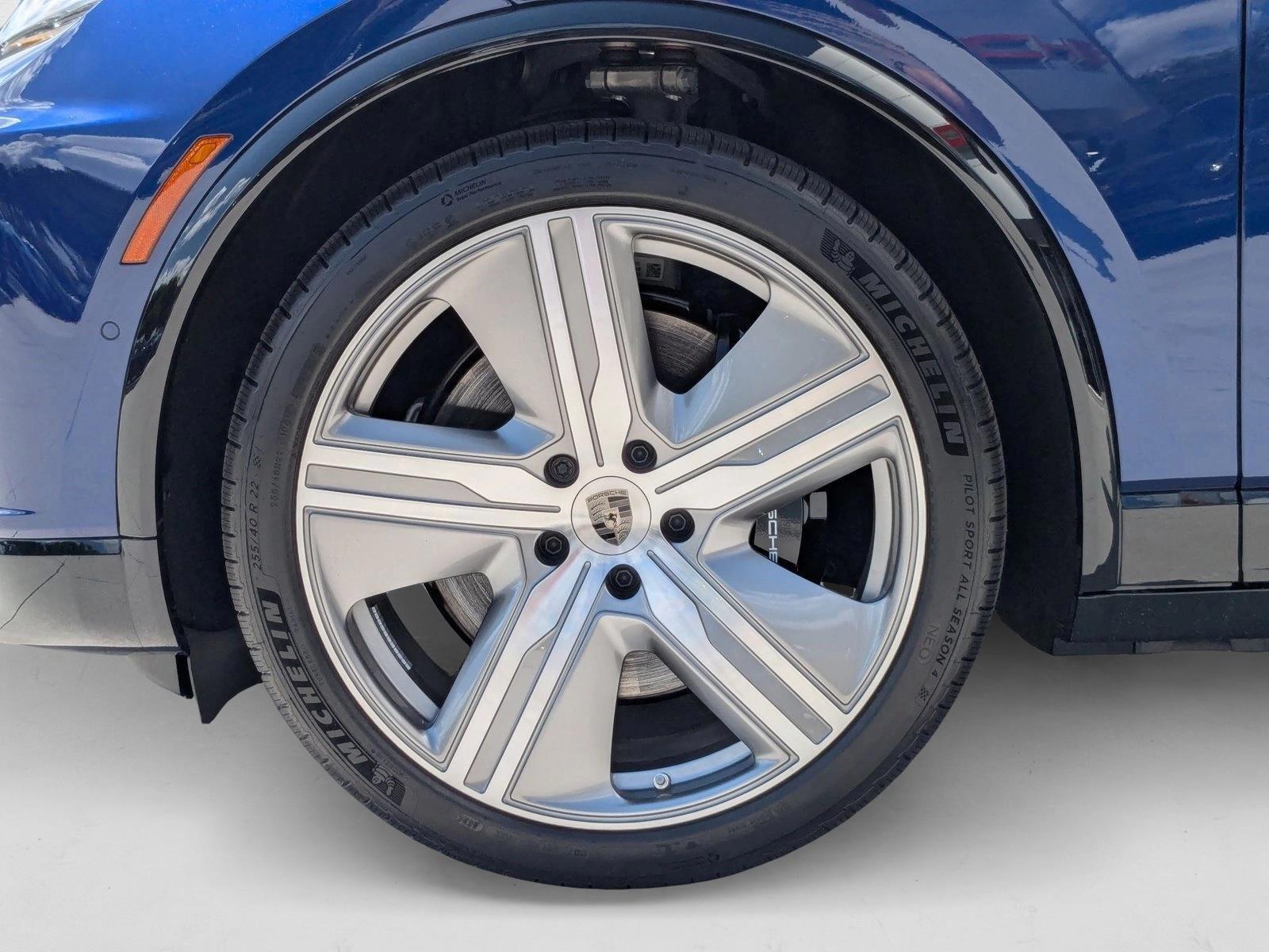 2025 Porsche Macan Turbo Electric - Photo 30