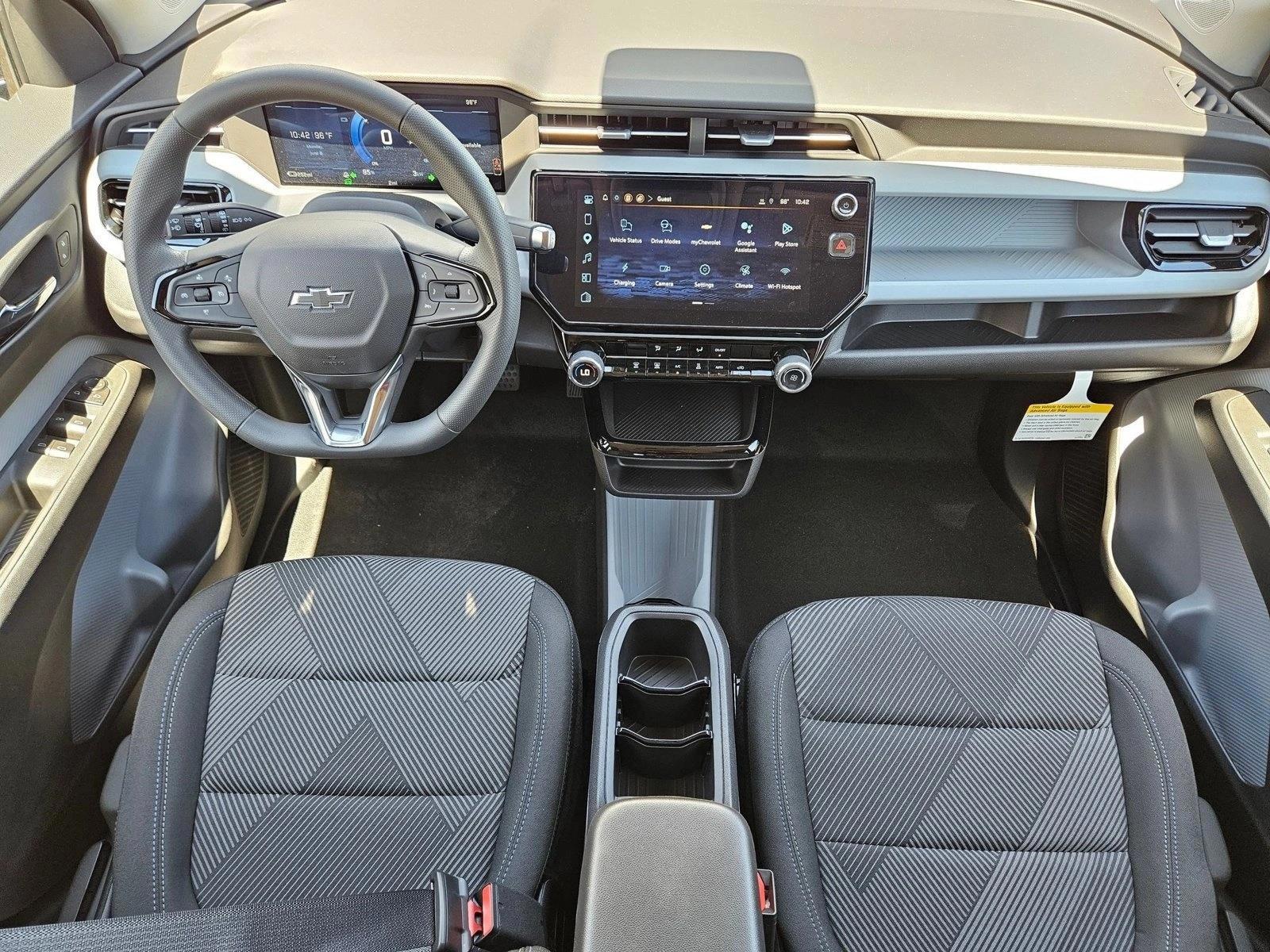 Thumbnail: 2027 Chevrolet Bolt EV - 4