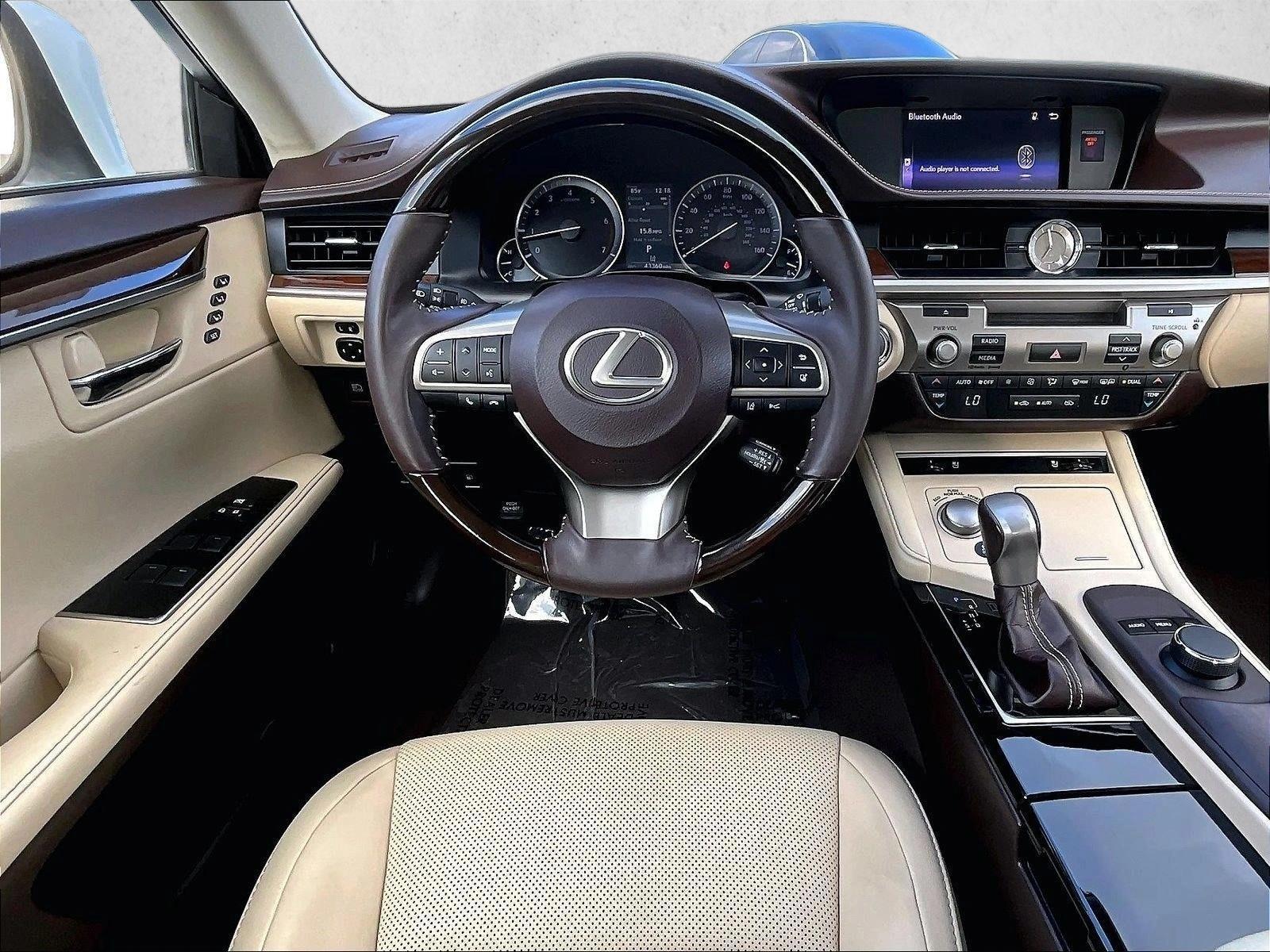 Thumbnail: 2018 Lexus ES - 3