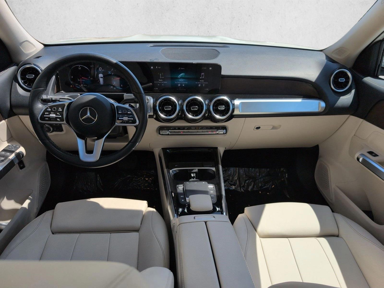 Thumbnail: 2022 Mercedes-Benz GLB - 4