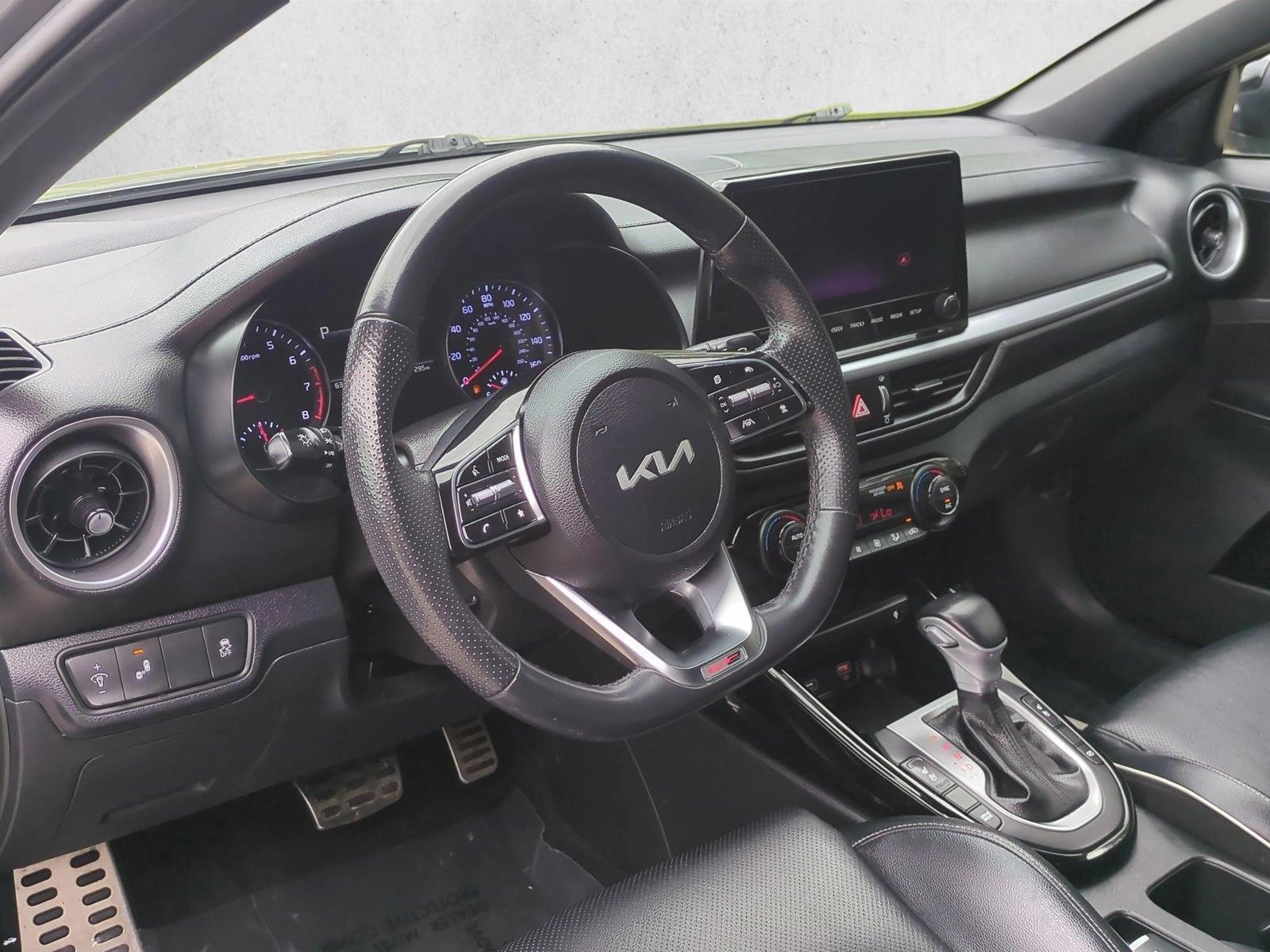 Thumbnail: 2022 Kia Forte - 3