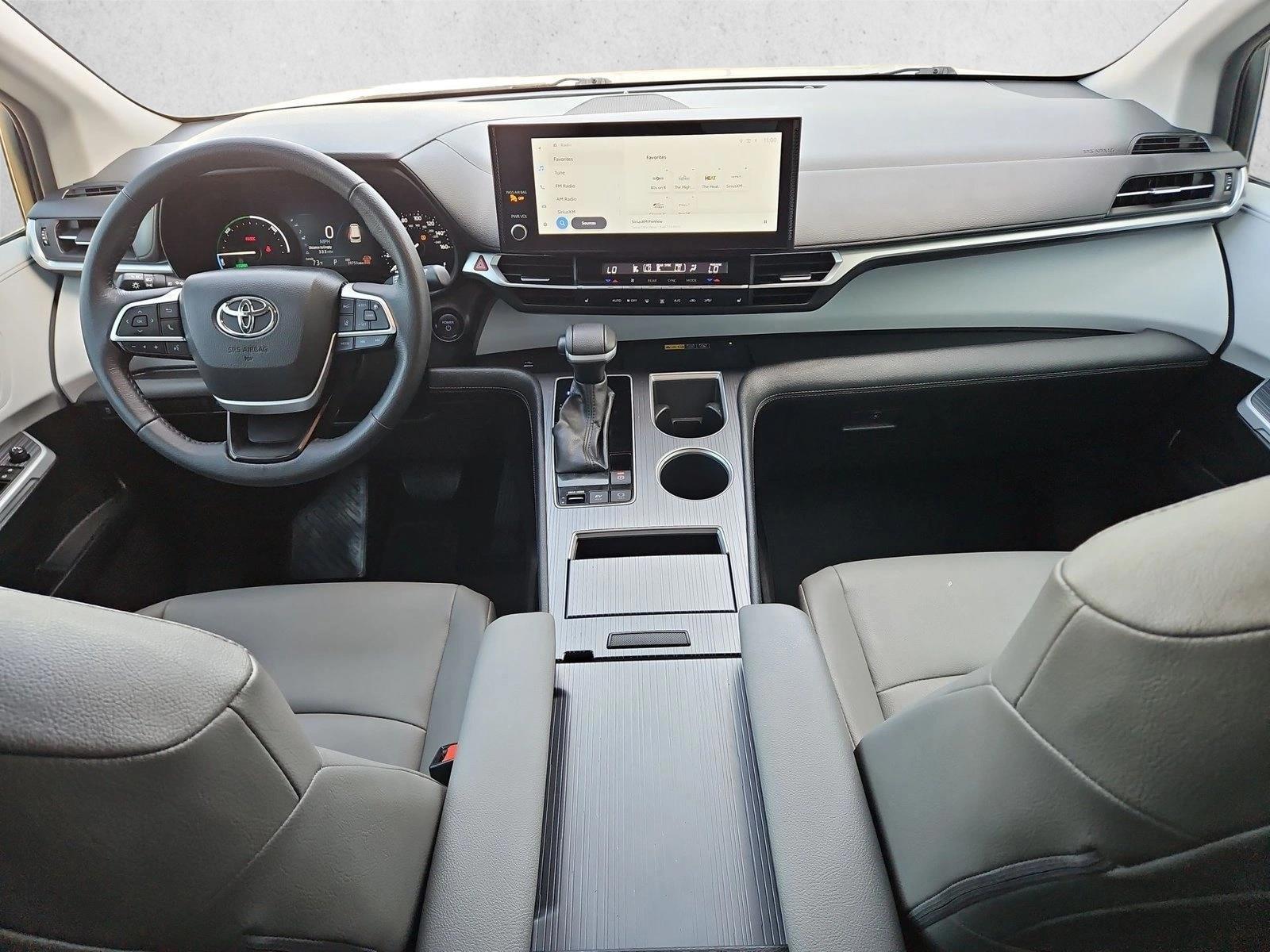 Thumbnail: 2025 Toyota Sienna - 4