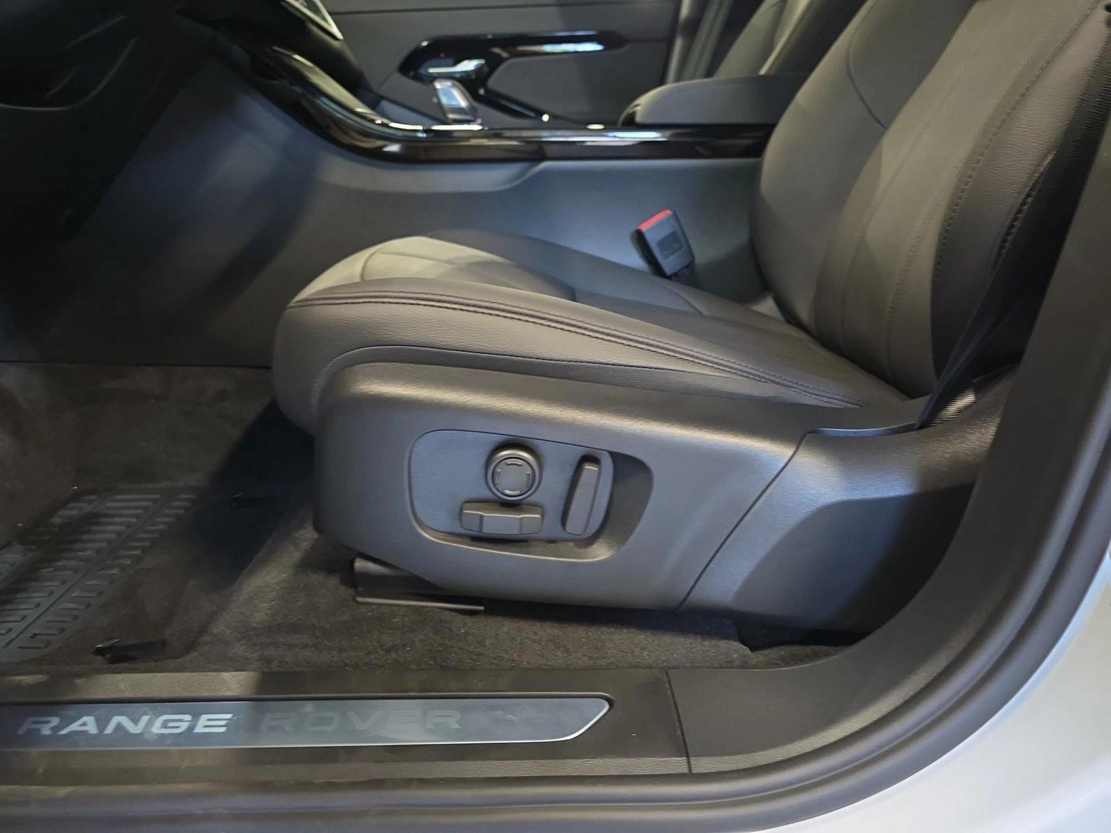Thumbnail: 2026 Land Rover Range Rover Evoque - 4