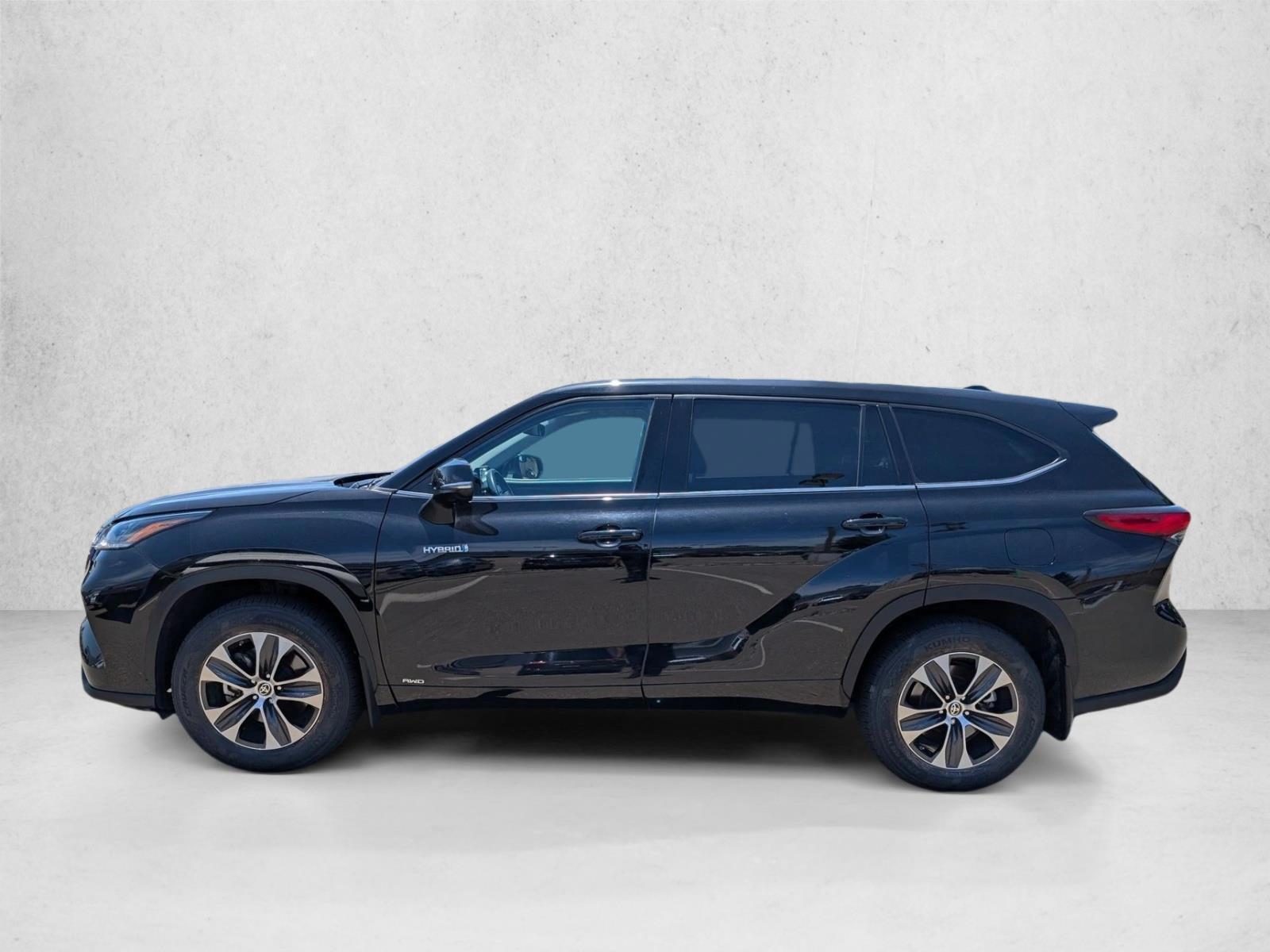 Thumbnail: 2021 Toyota Highlander - 2