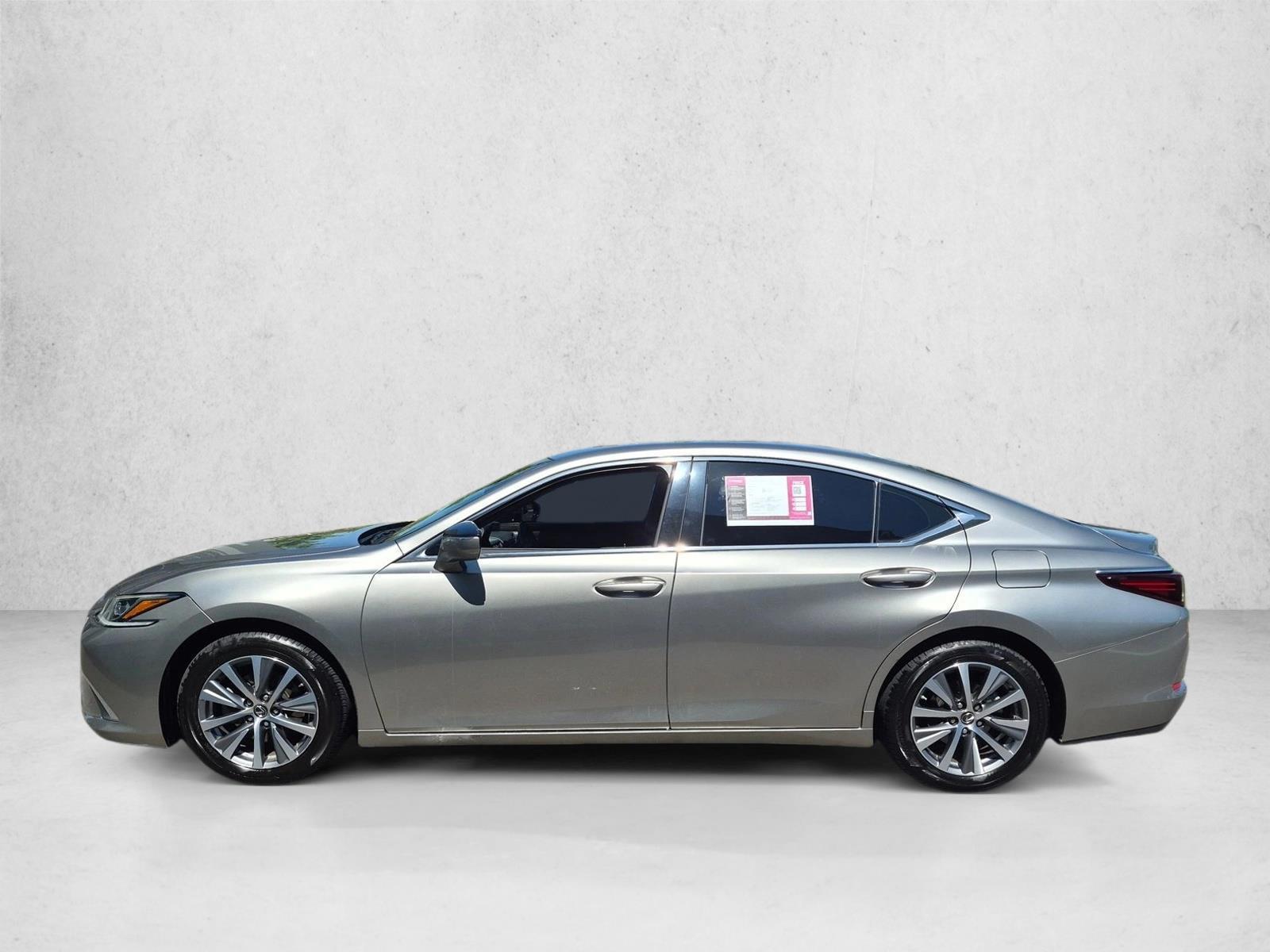 Thumbnail: 2019 Lexus ES - 2