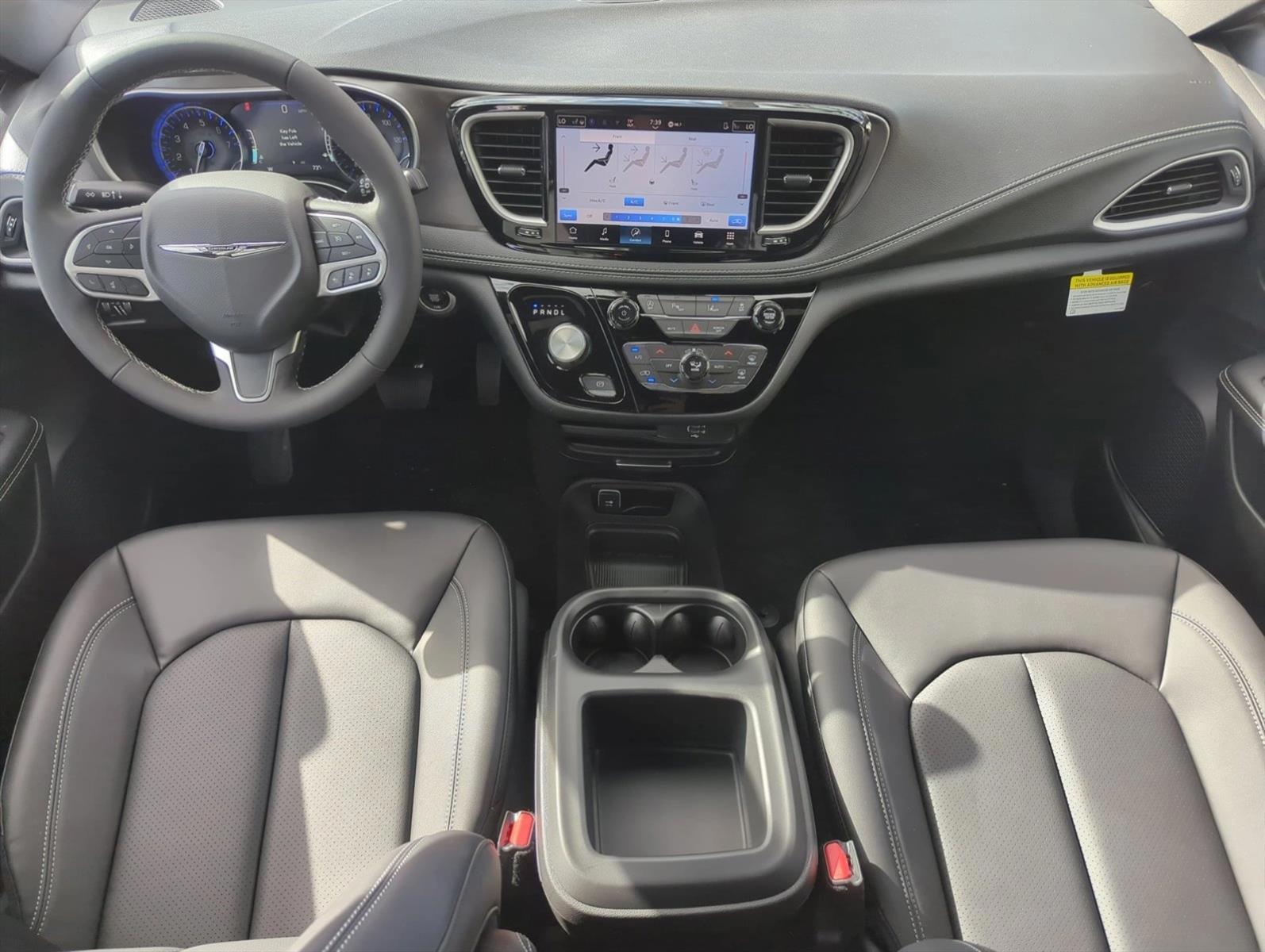 Thumbnail: 2026 Chrysler Pacifica - 3