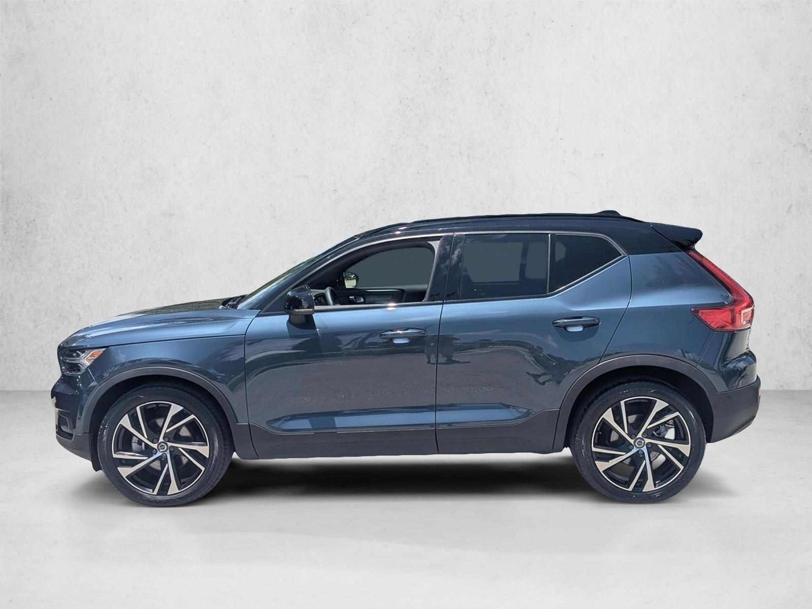 Thumbnail: 2022 Volvo XC40 - 2