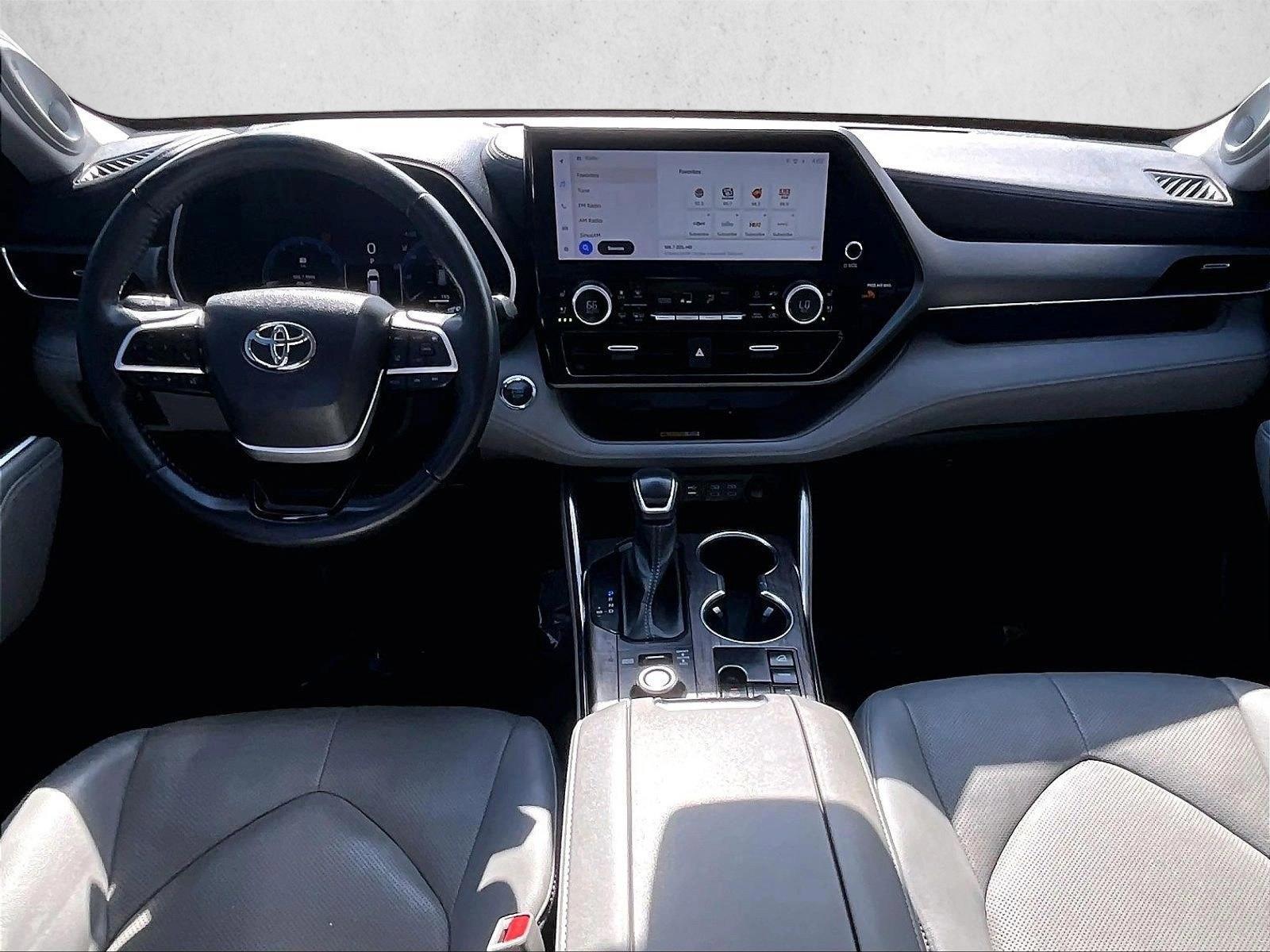 Thumbnail: 2023 Toyota Highlander - 4