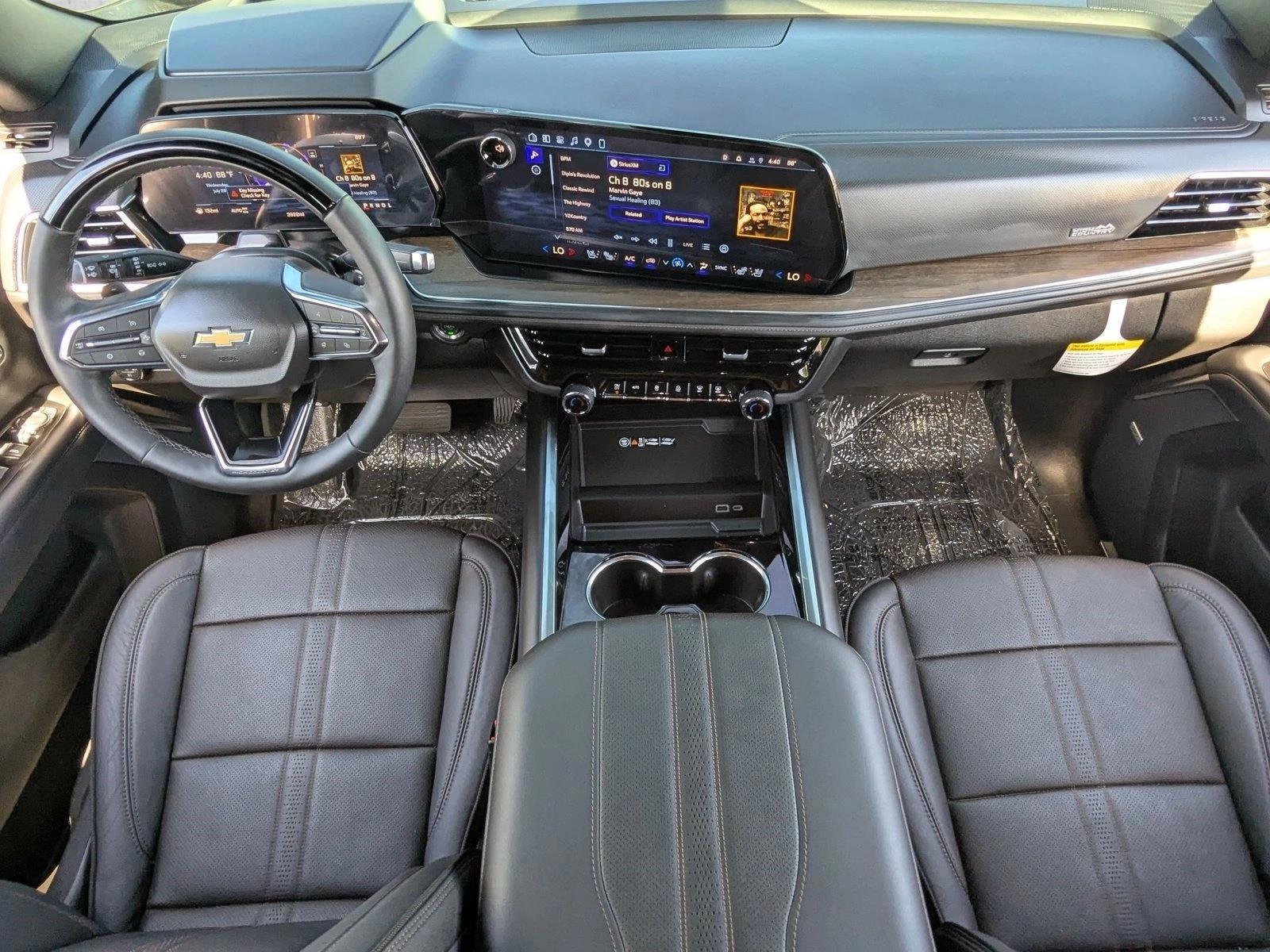 Thumbnail: 2026 Chevrolet Suburban - 3