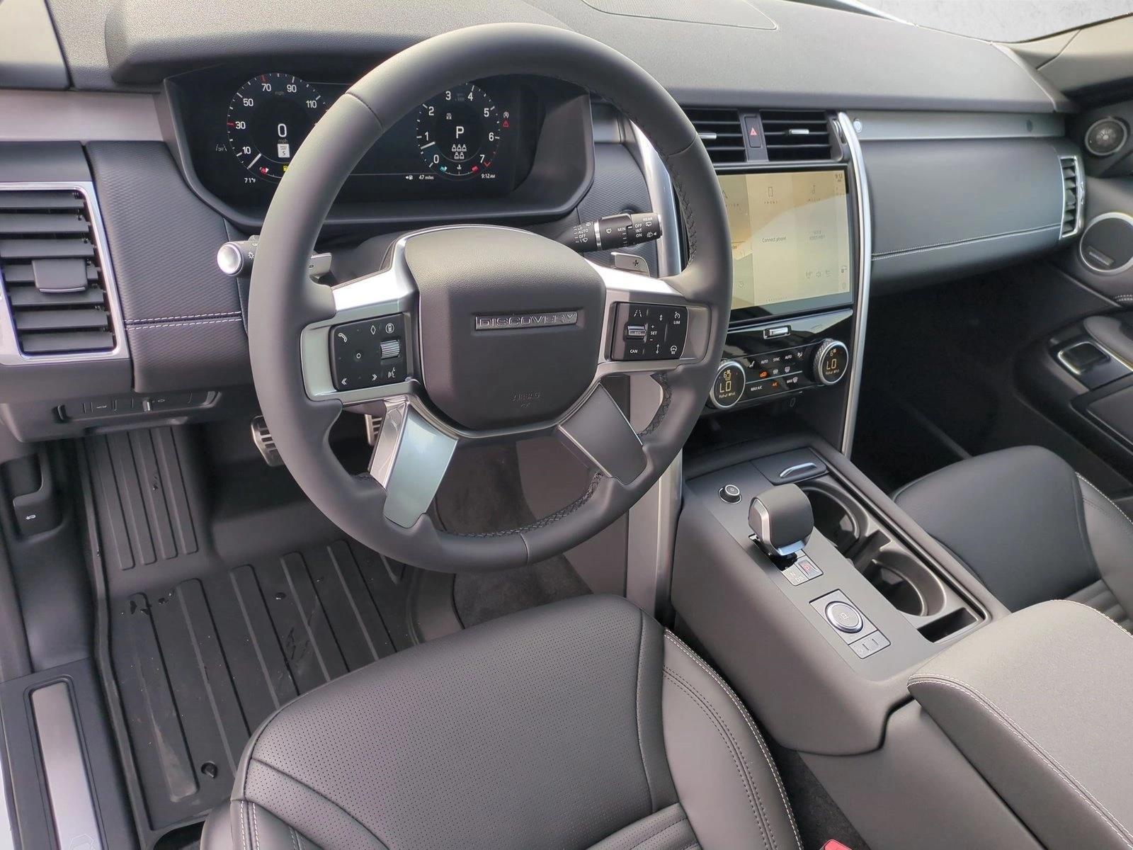 Thumbnail: 2026 Land Rover Discovery - 3