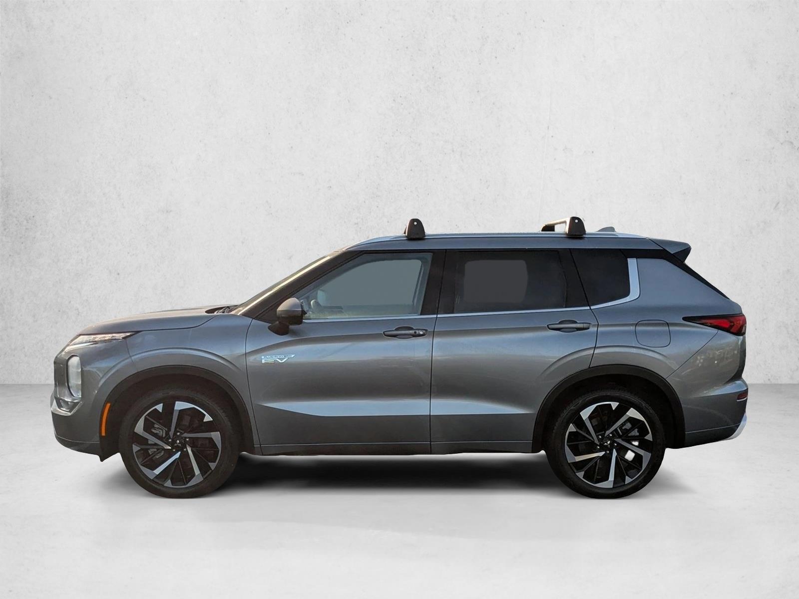 Thumbnail: 2023 Mitsubishi Outlander - 2