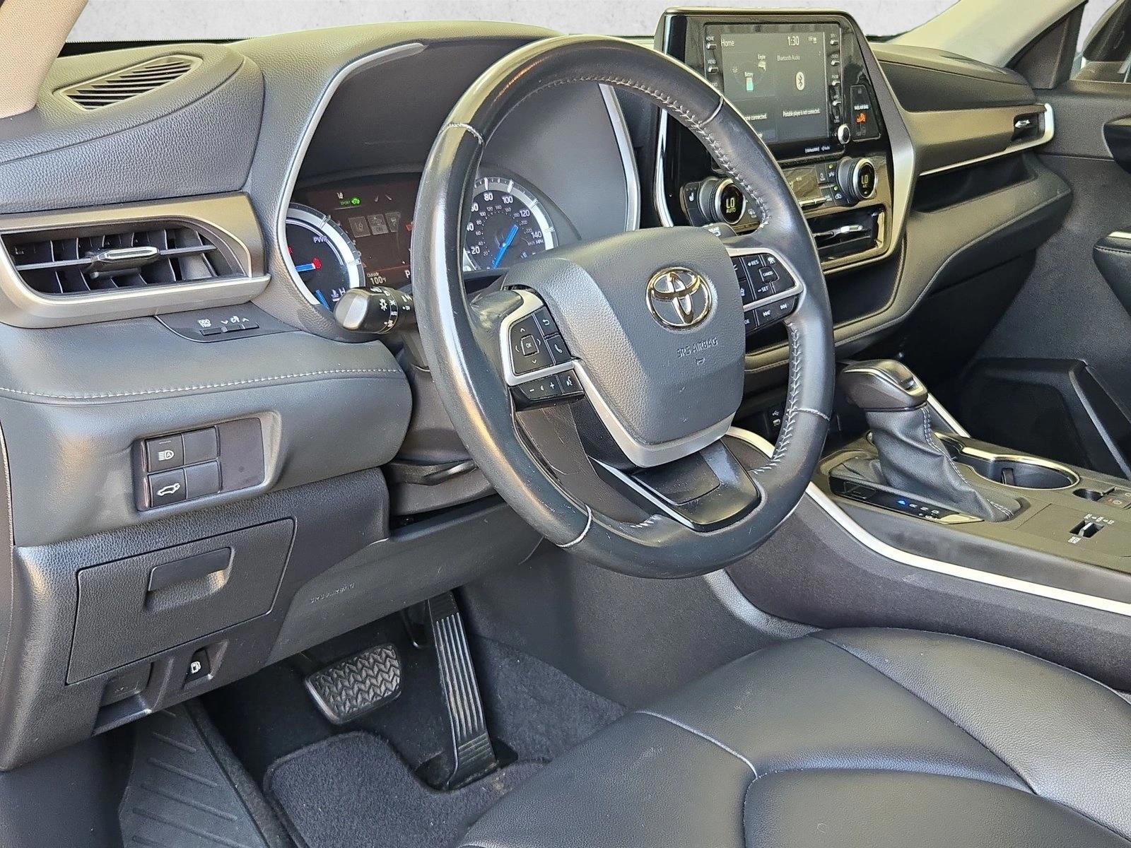 Thumbnail: 2022 Toyota Highlander - 3