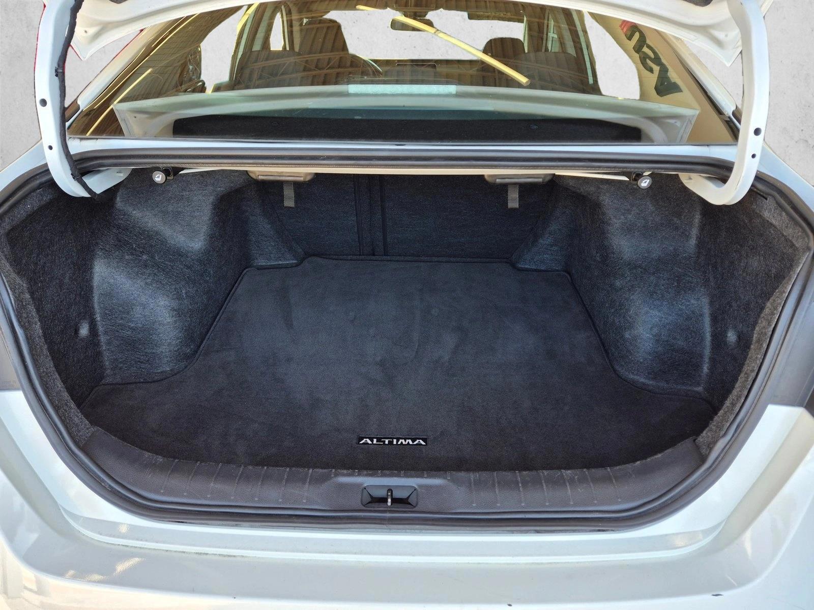 2025 Nissan Altima SV - Photo 6