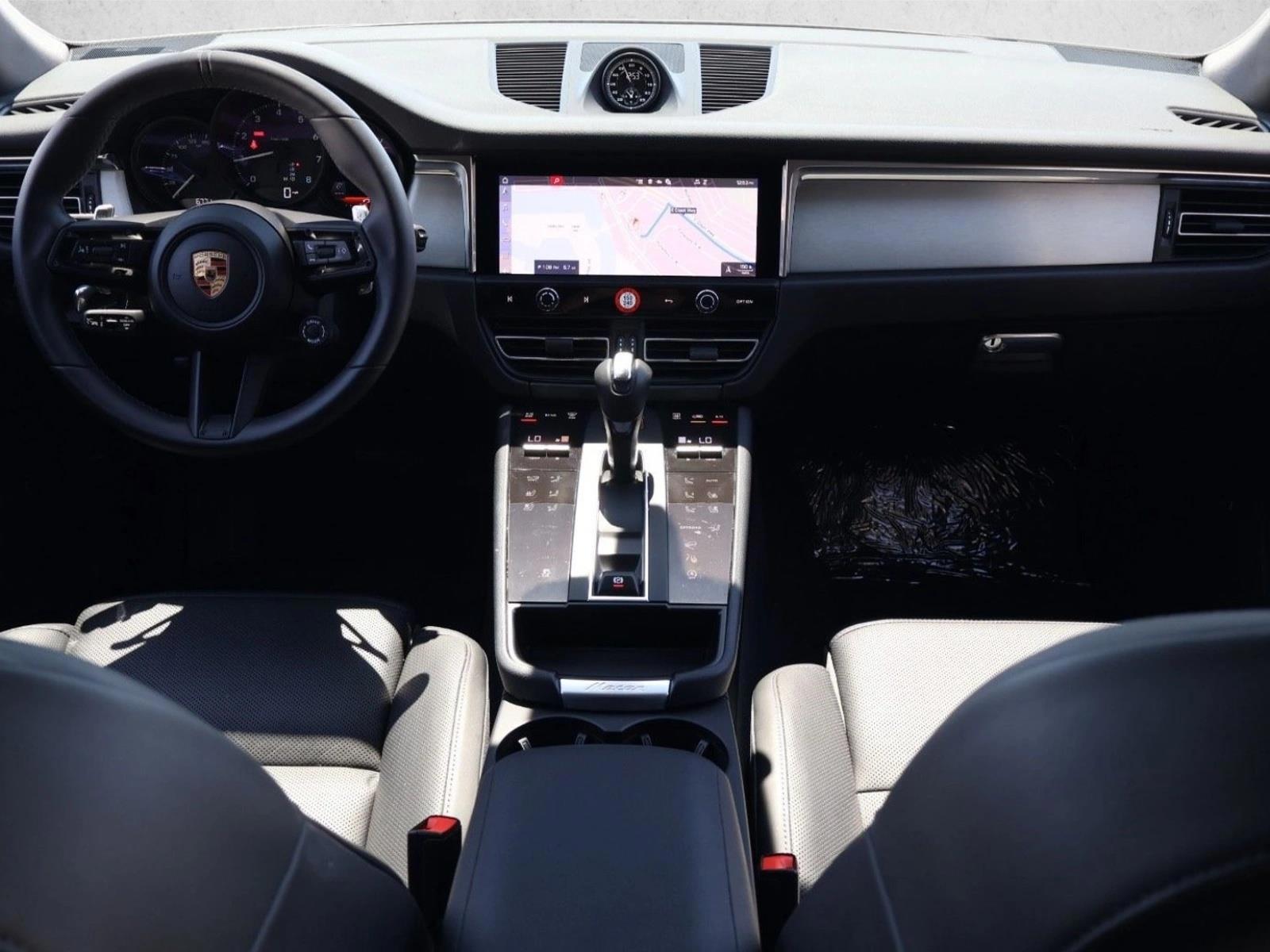 Thumbnail: 2026 Porsche Macan - 4