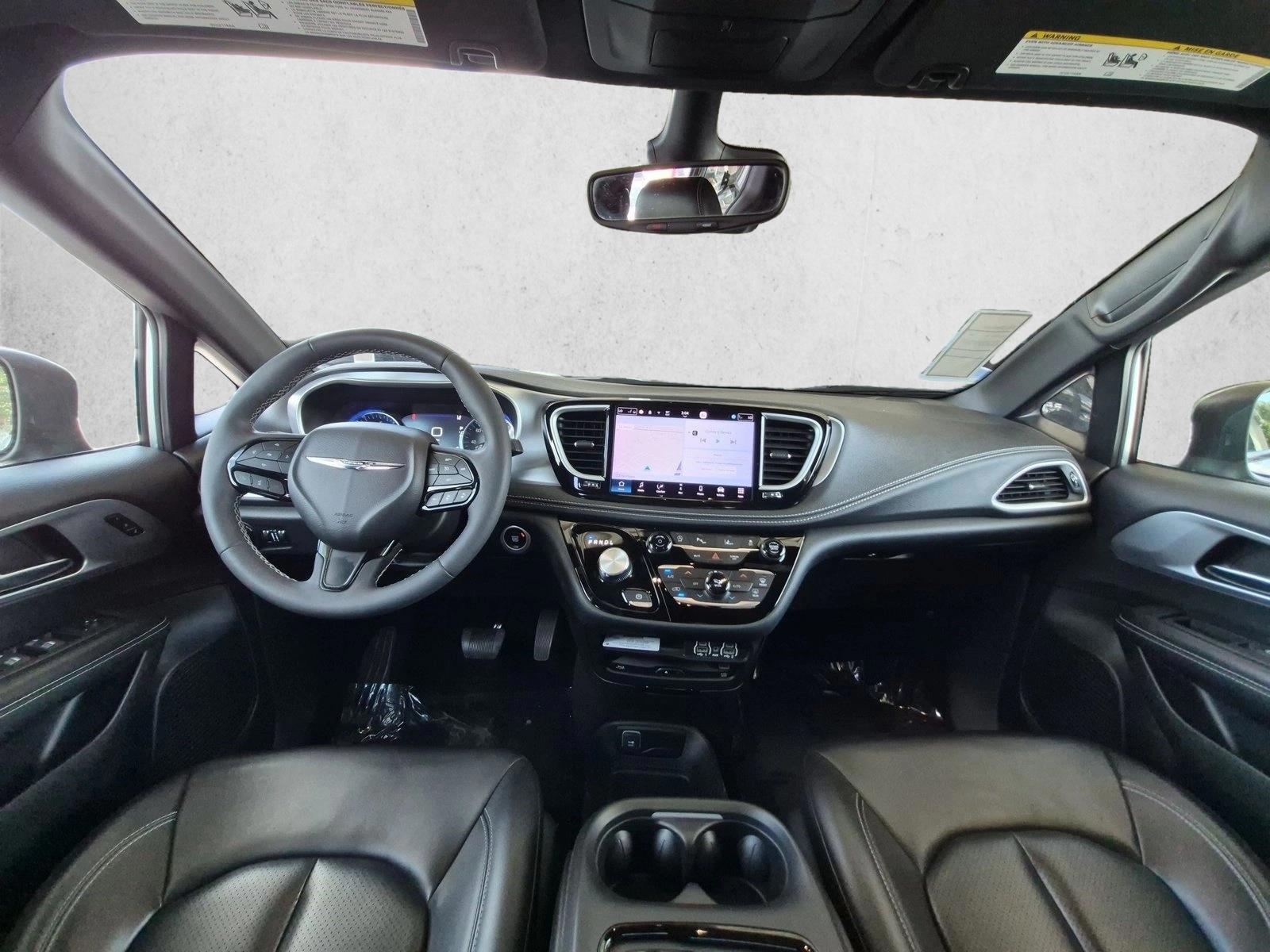 Thumbnail: 2023 Chrysler Pacifica - 3