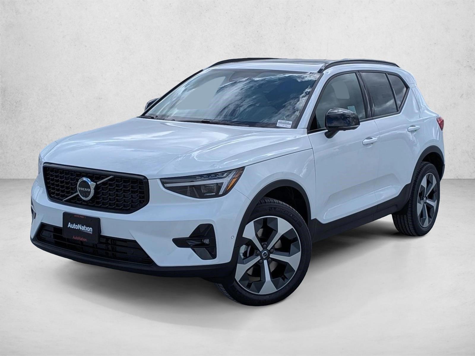 Thumbnail: 2026 Volvo XC40 - 1