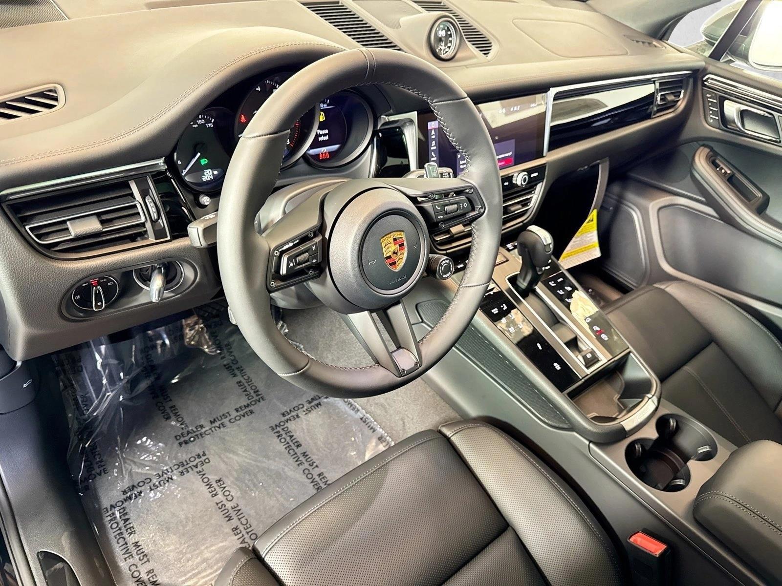 Thumbnail: 2026 Porsche Macan - 3