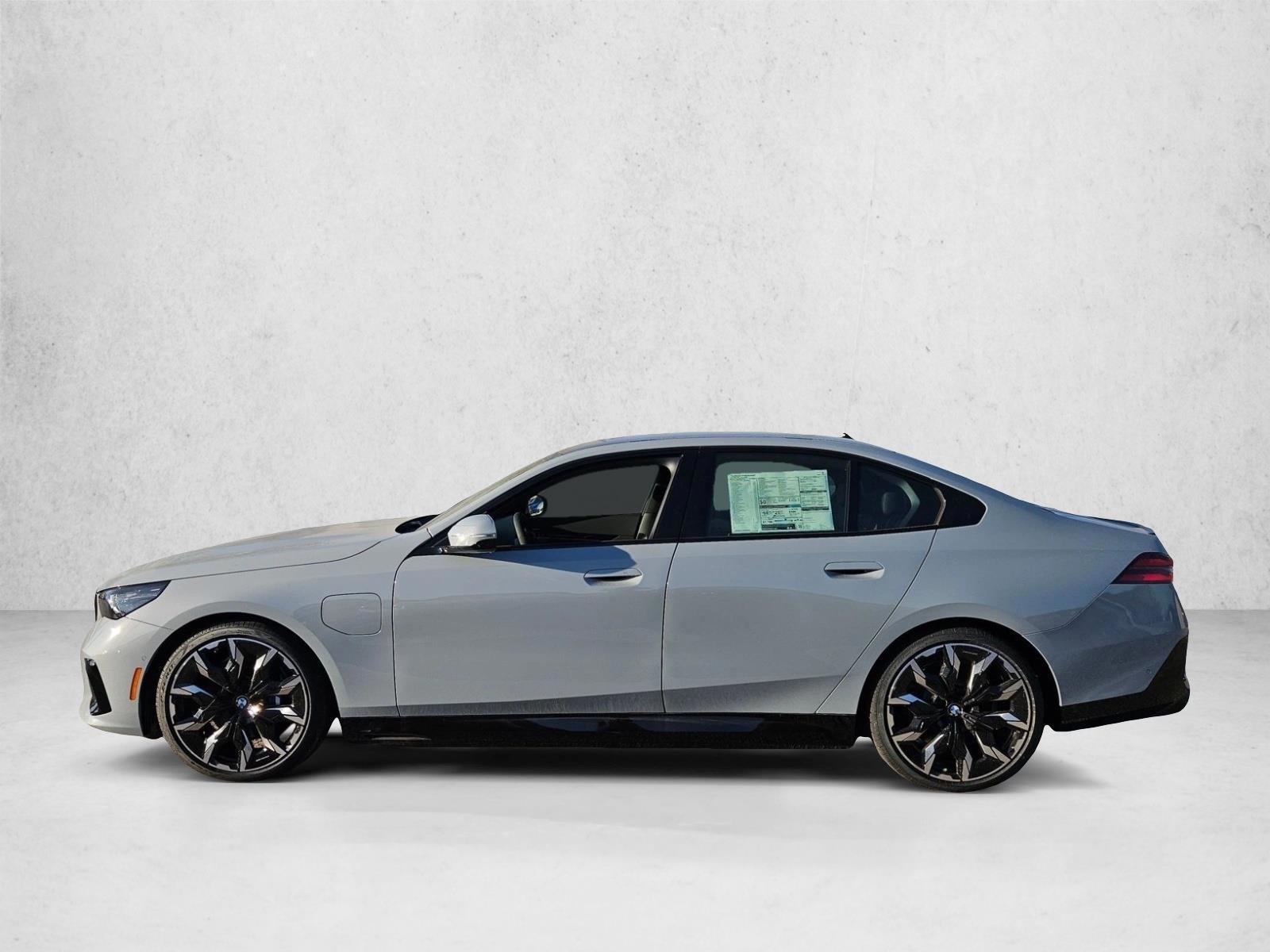 Thumbnail: 2027 BMW 5 Series - 2