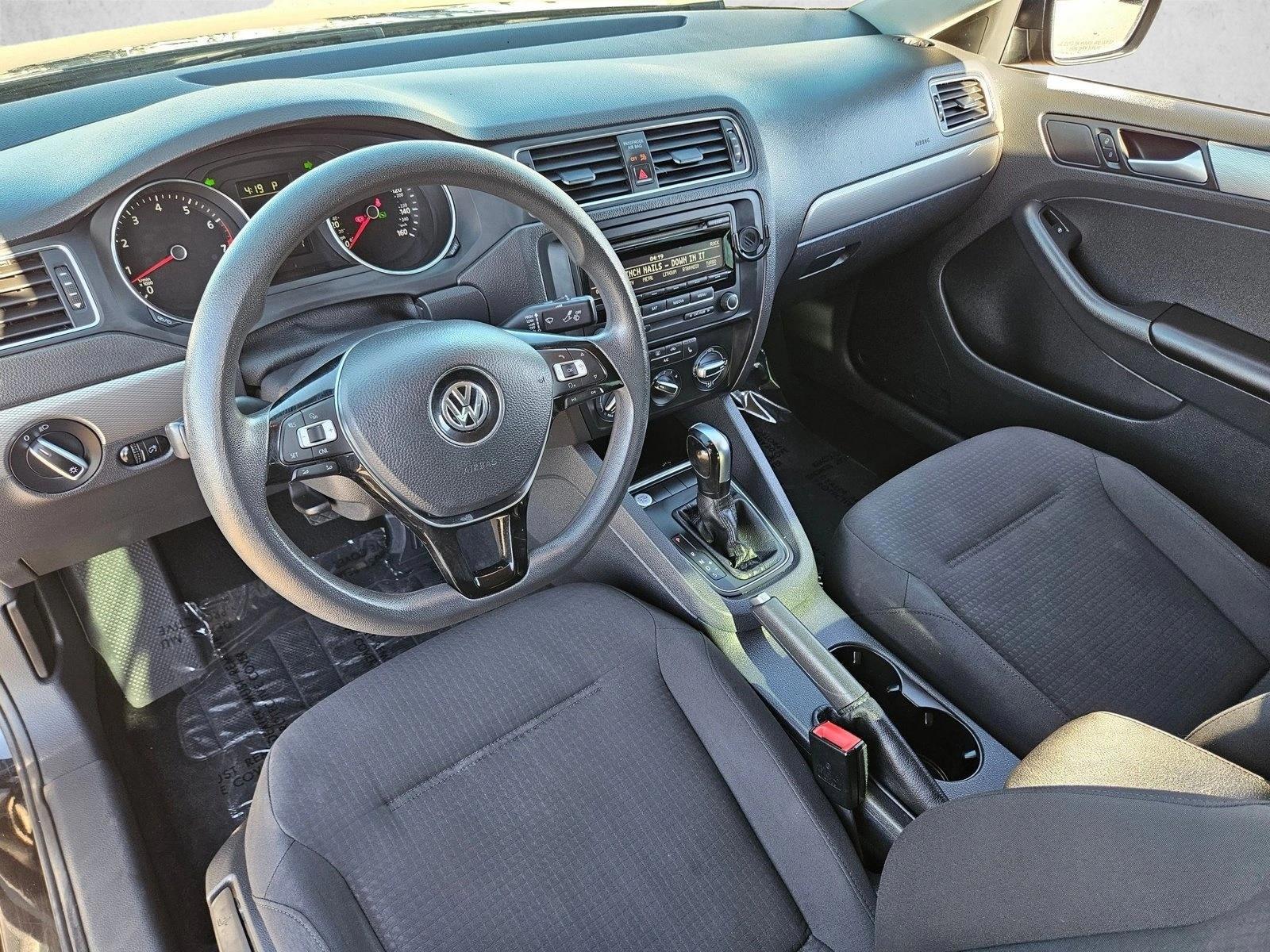 Thumbnail: 2015 Volkswagen Jetta - 3