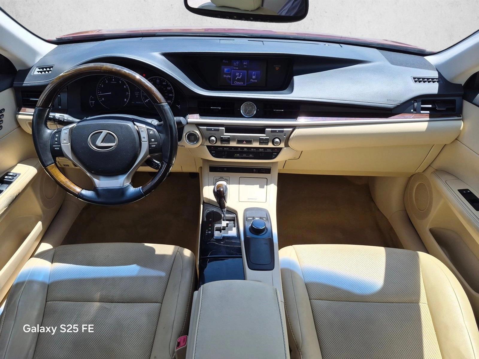 Thumbnail: 2014 Lexus ES - 3