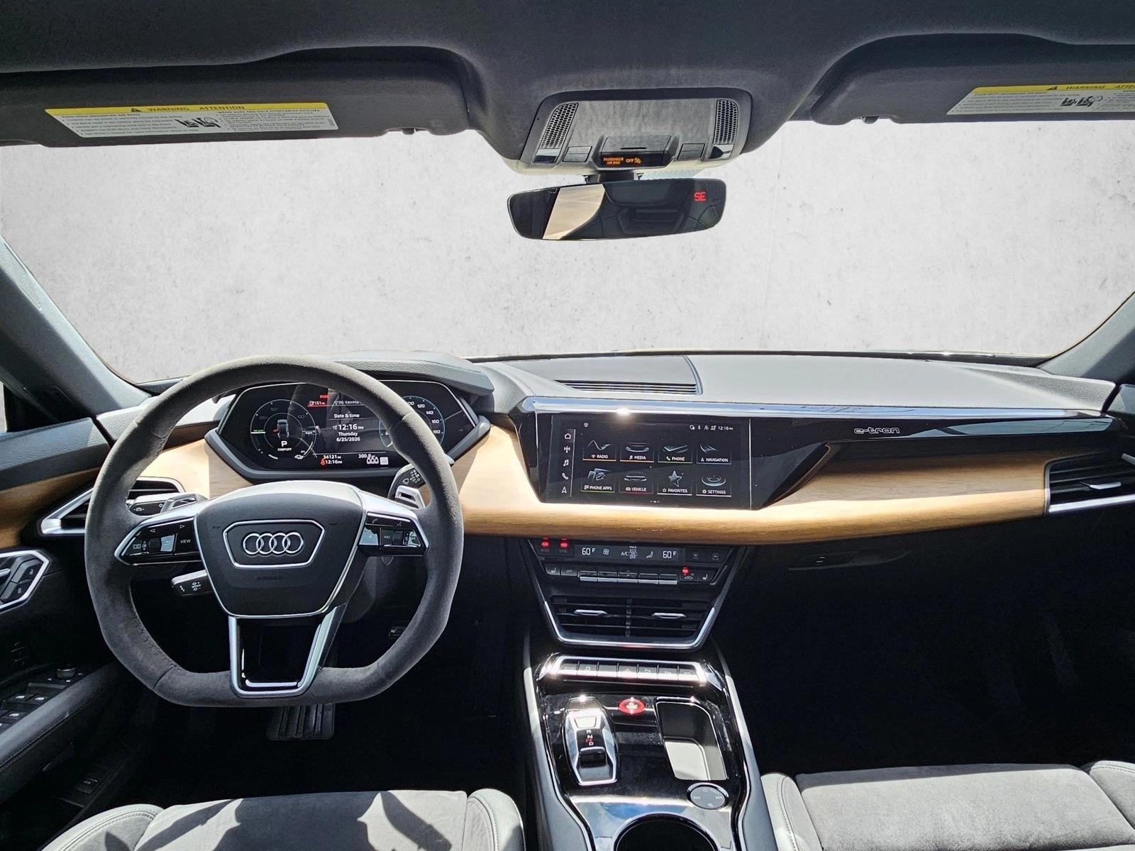 Thumbnail: 2023 Audi e-tron - 4