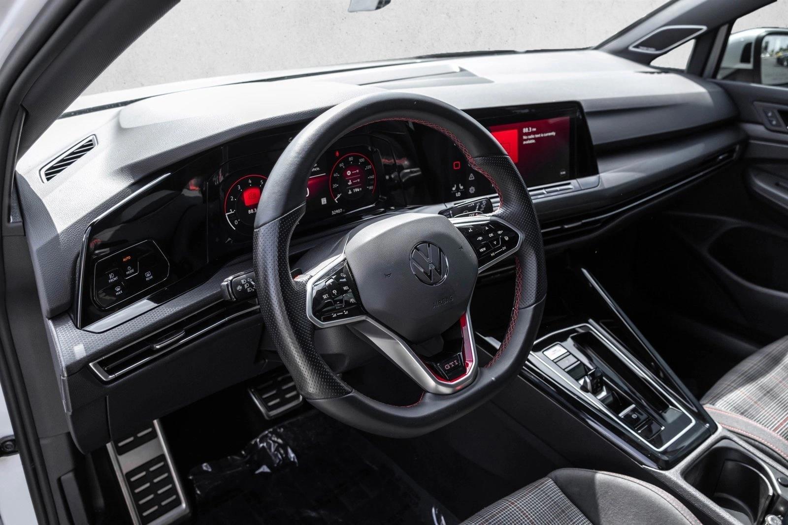 Thumbnail: 2023 Volkswagen Golf - 3