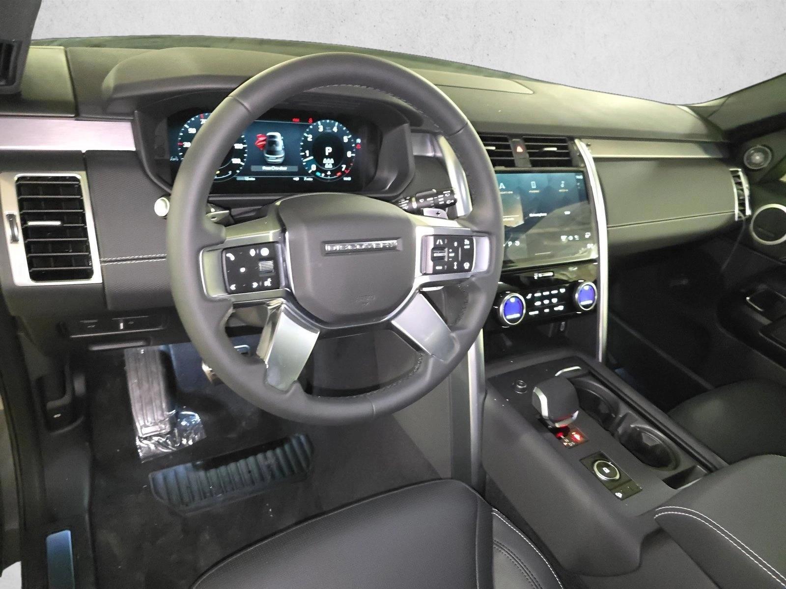 Thumbnail: 2026 Land Rover Discovery - 4
