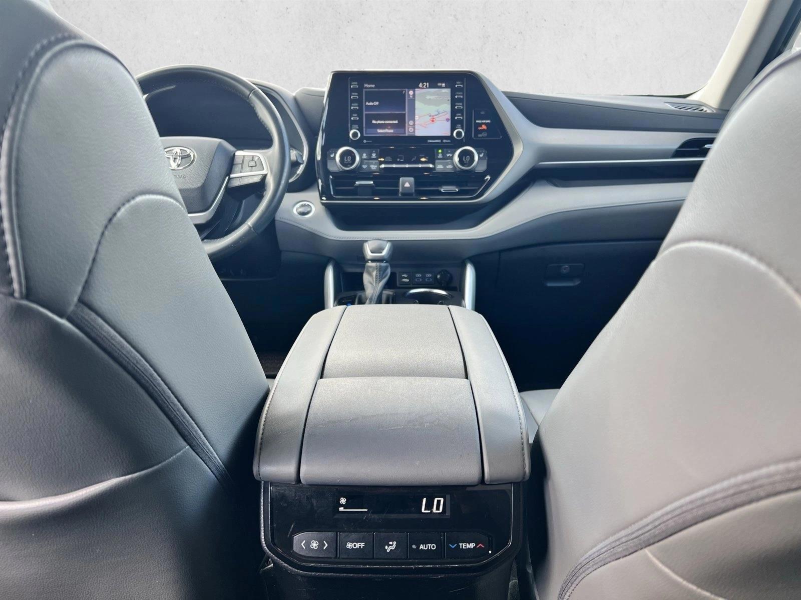 Thumbnail: 2022 Toyota Highlander - 3