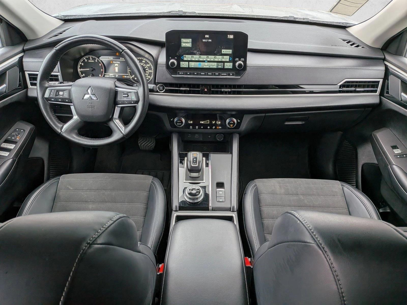 Thumbnail: 2024 Mitsubishi Outlander - 3