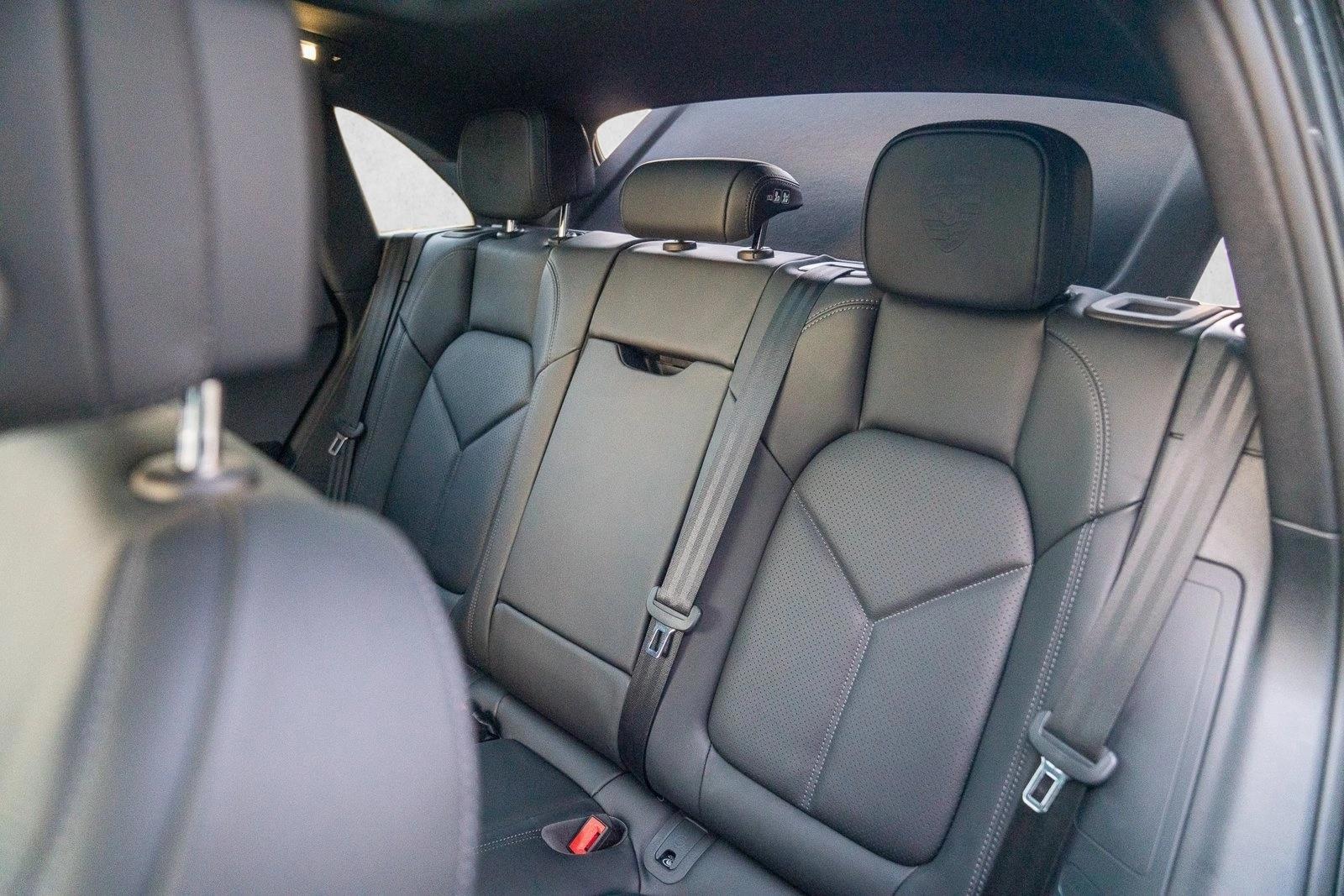 2026 Porsche Macan T - Photo 24