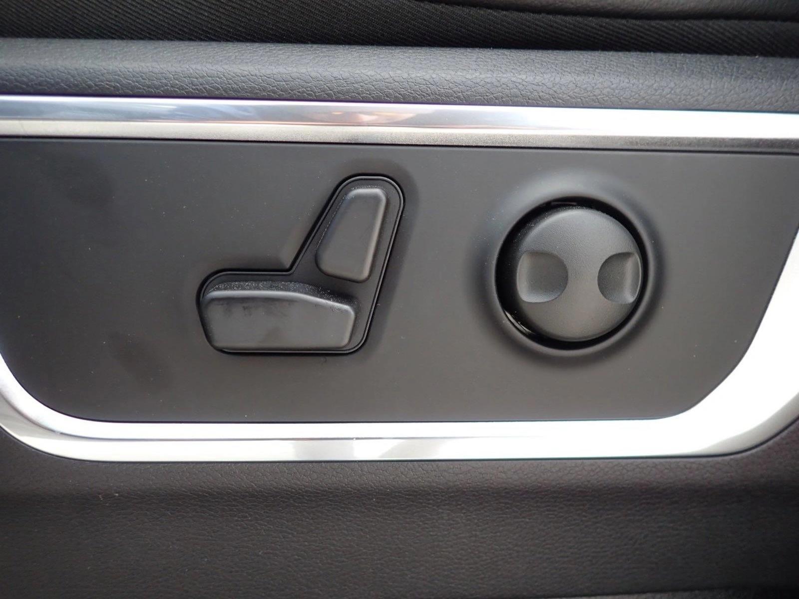 Thumbnail: 2026 RAM 1500 - 4