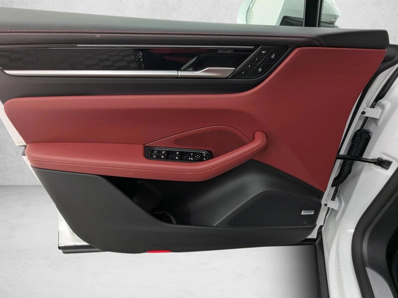2025 Porsche Macan Base - Photo 11
