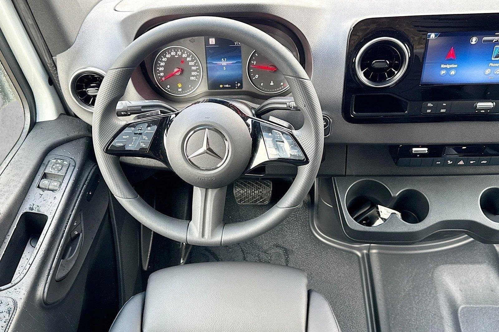 Thumbnail: 2026 Mercedes-Benz Sprinter - 3
