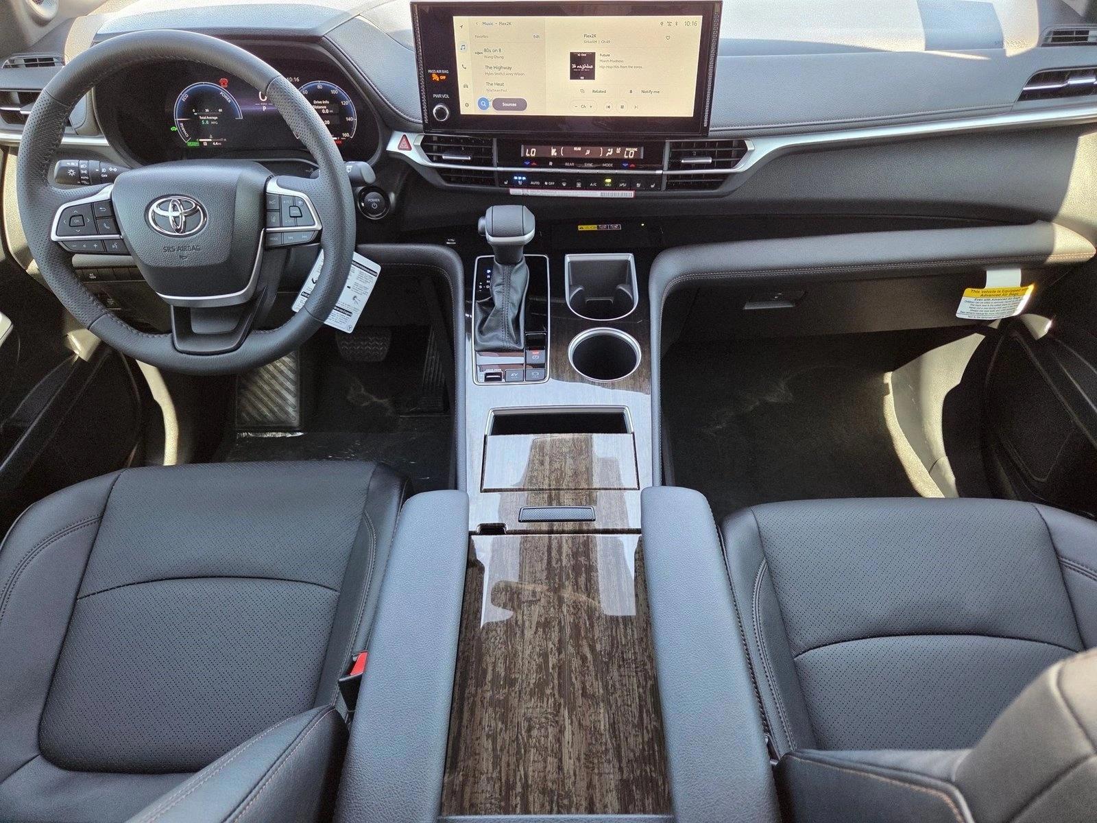 Thumbnail: 2026 Toyota Sienna - 3