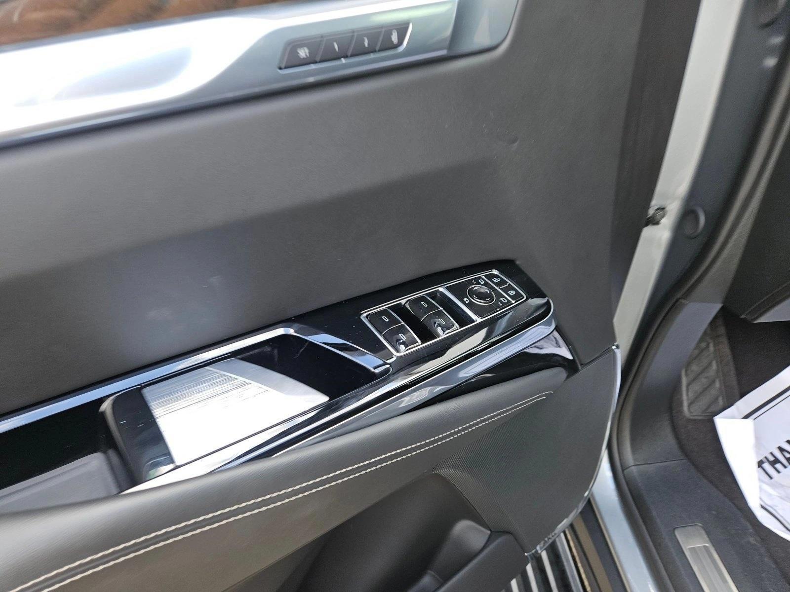2025 Cadillac Escalade ESV Sport Platinum - Photo 13