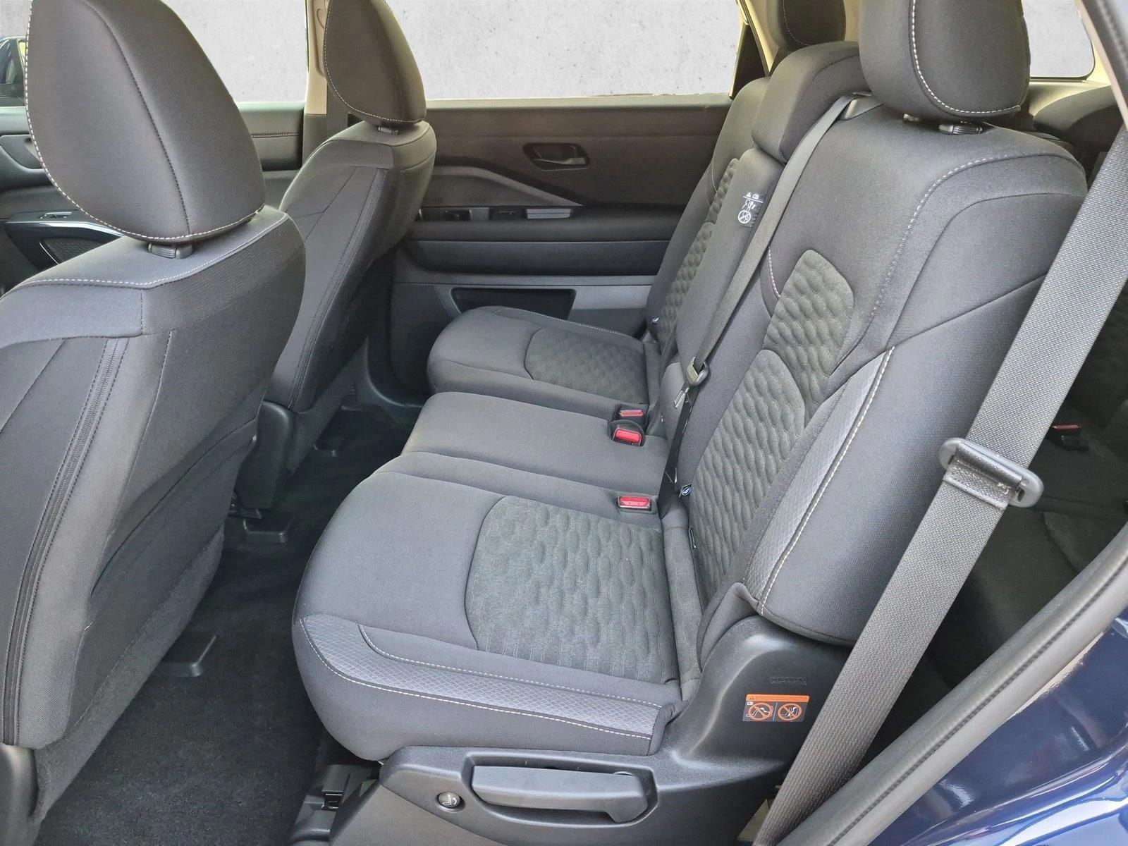 2025 Nissan Pathfinder SV - Photo 16