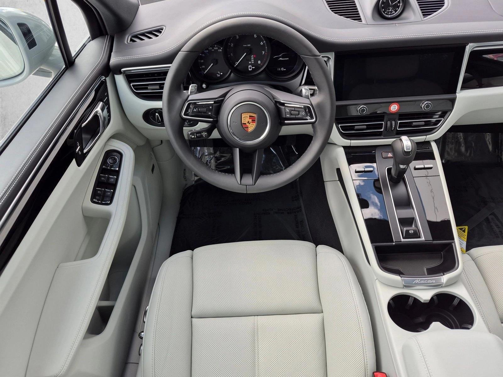 Thumbnail: 2026 Porsche Macan - 3
