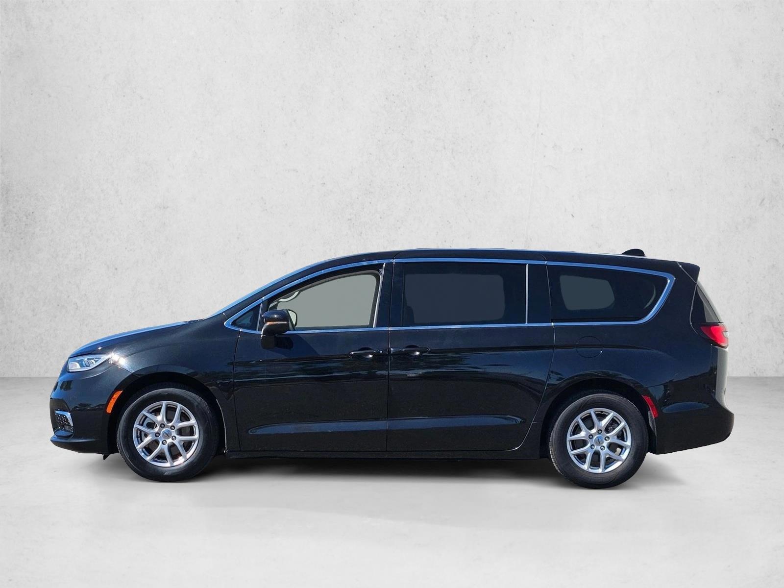 Thumbnail: 2023 Chrysler Pacifica - 2