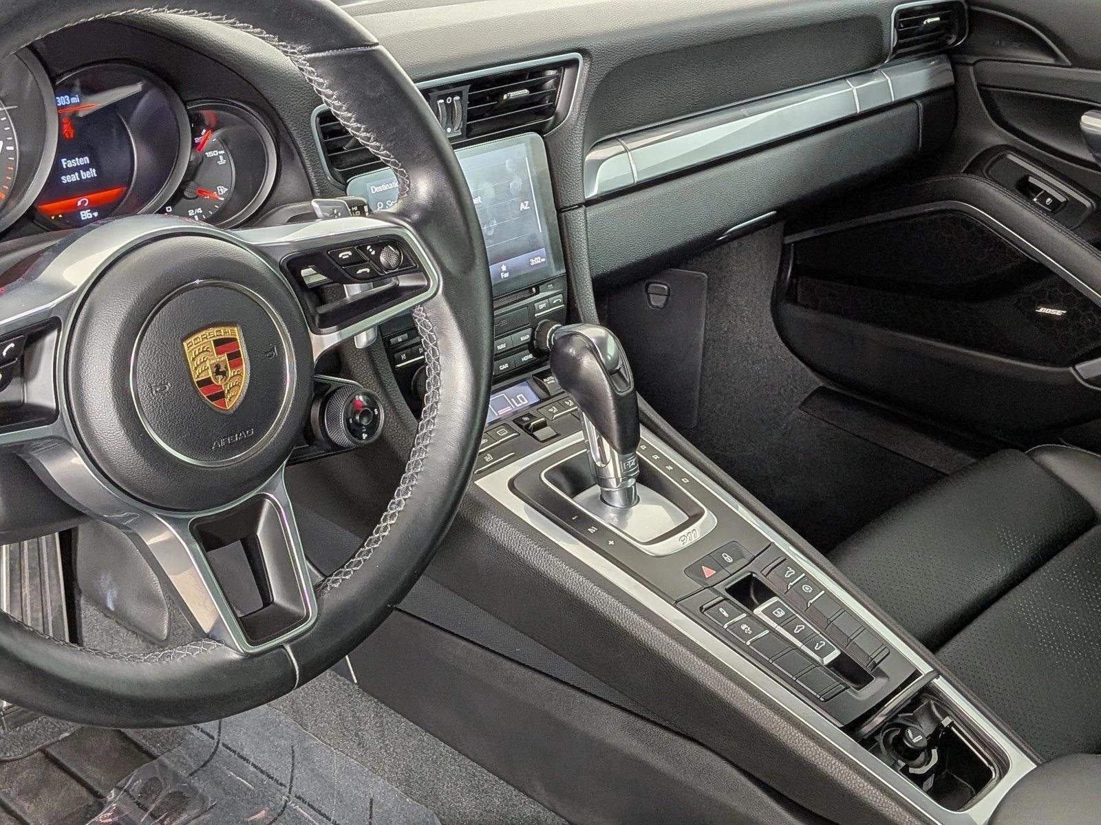 Thumbnail: 2017 Porsche 911 - 4