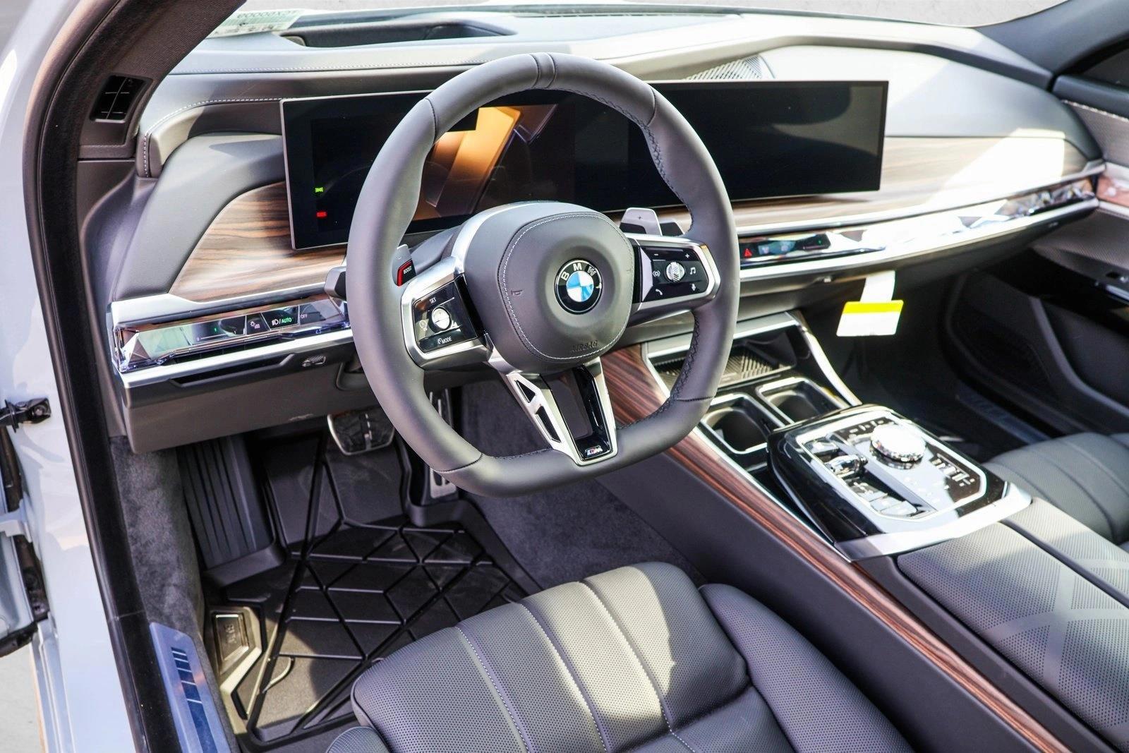 Thumbnail: 2026 BMW 7 Series - 3
