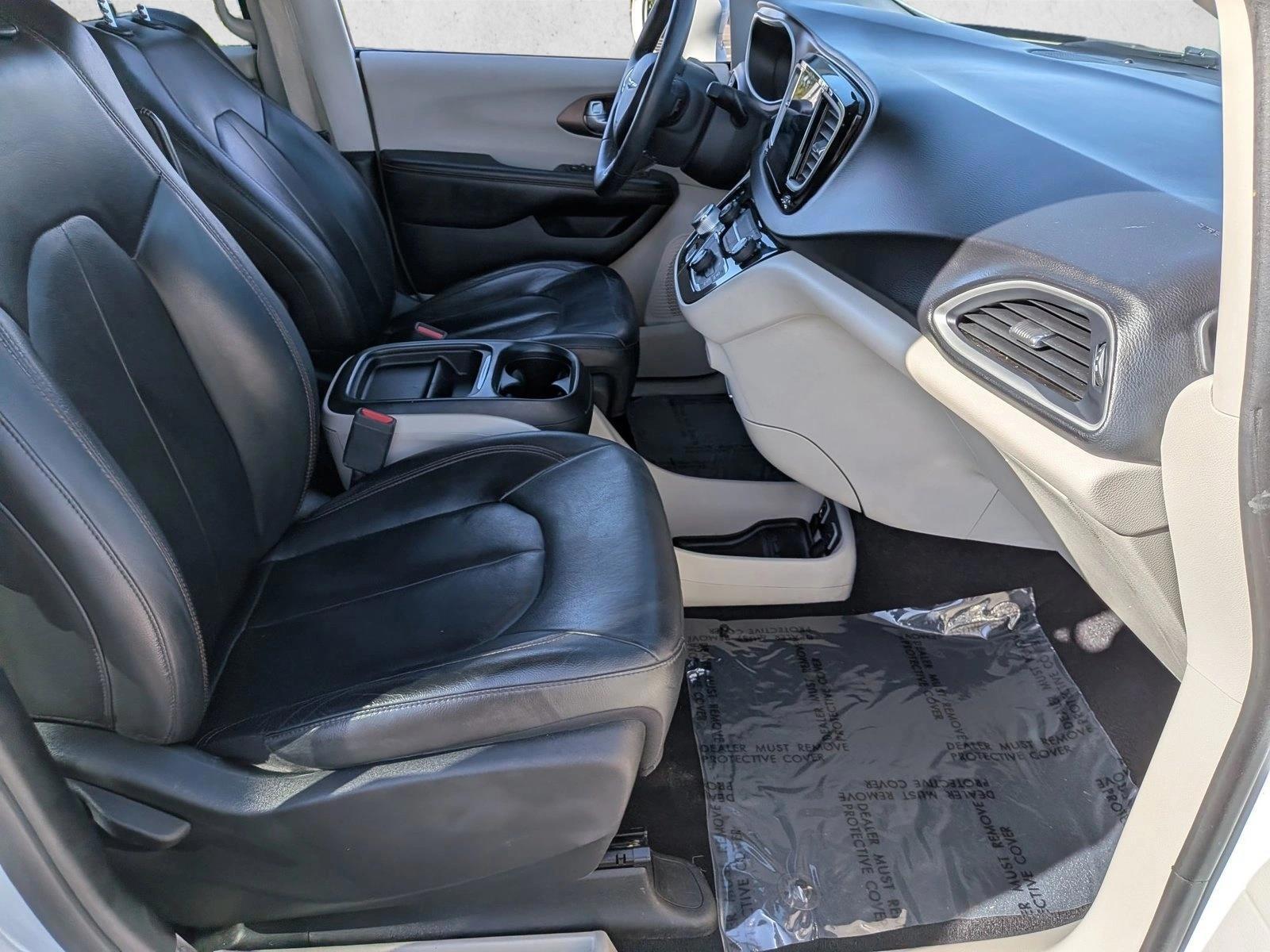 2017 Chrysler Pacifica Touring-L - Photo 29