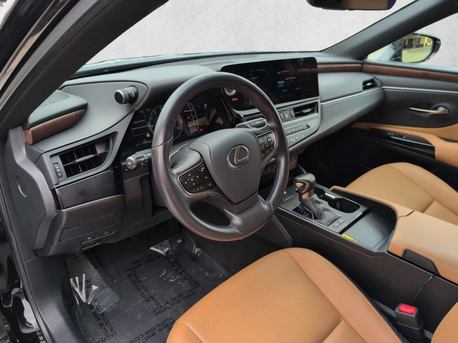 Thumbnail: 2025 Lexus ES - 3