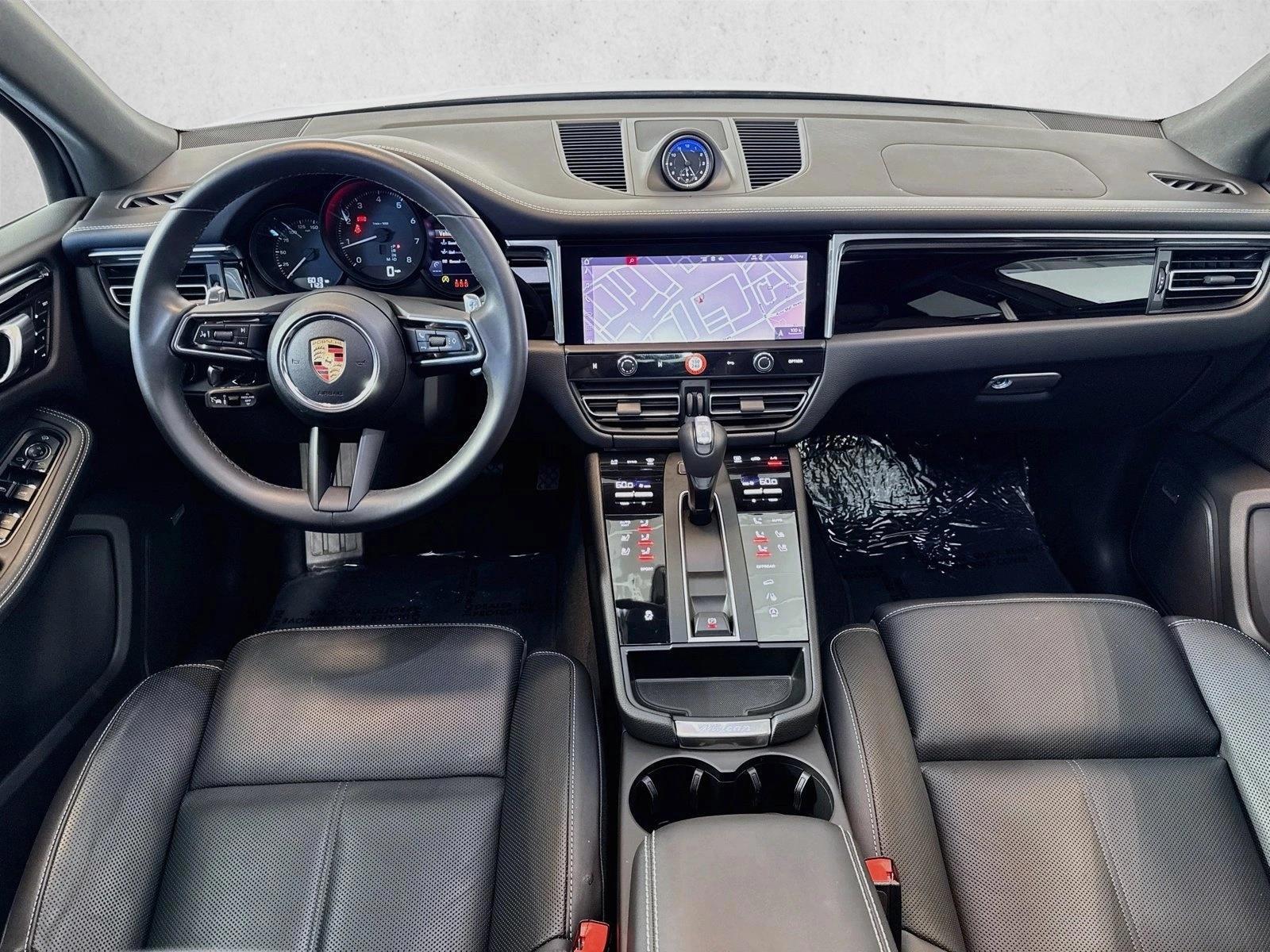 Thumbnail: 2025 Porsche Macan - 3