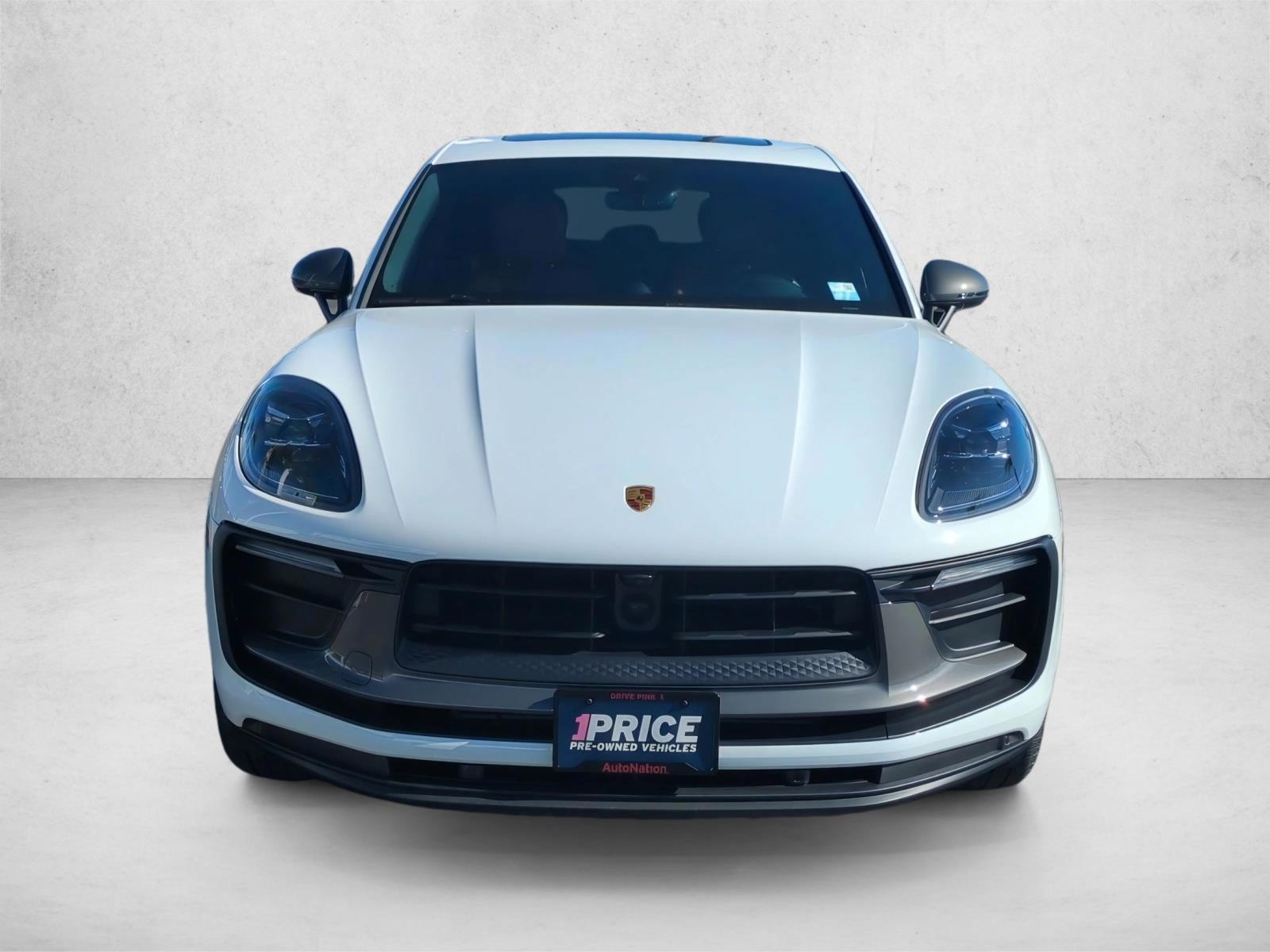 2025 Porsche Macan T - Photo 2