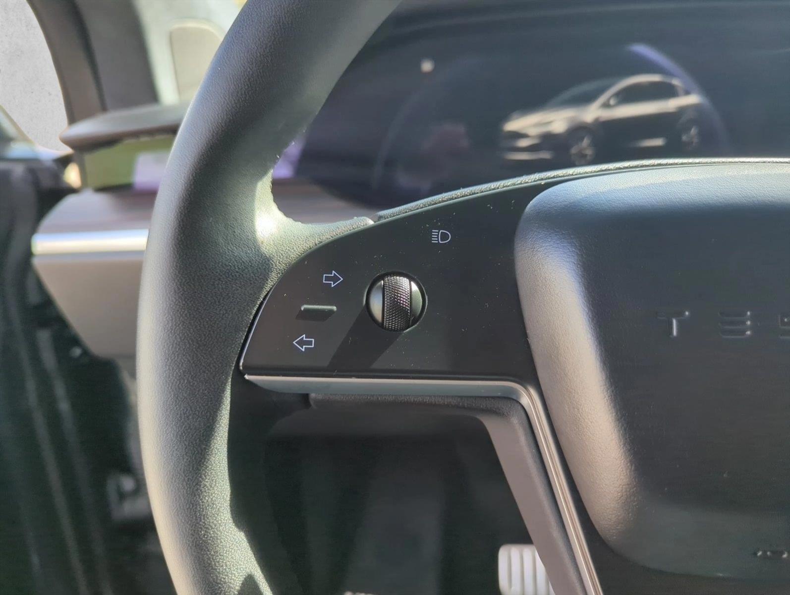 2024 Tesla Model X Long Range - Photo 13